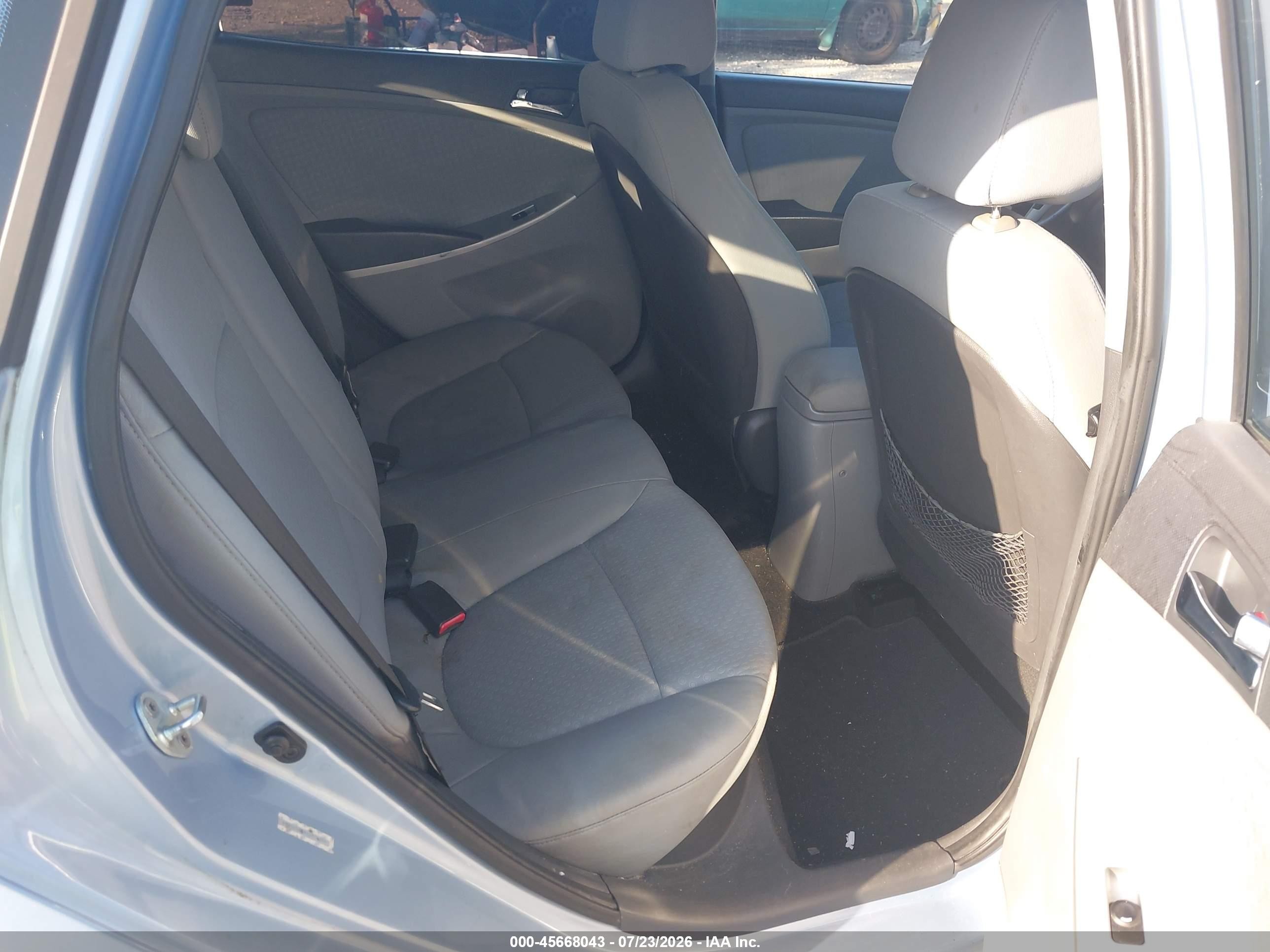 2013 Hyundai Accent Se Light Blue vin: KMHCU5AE9DU074357
