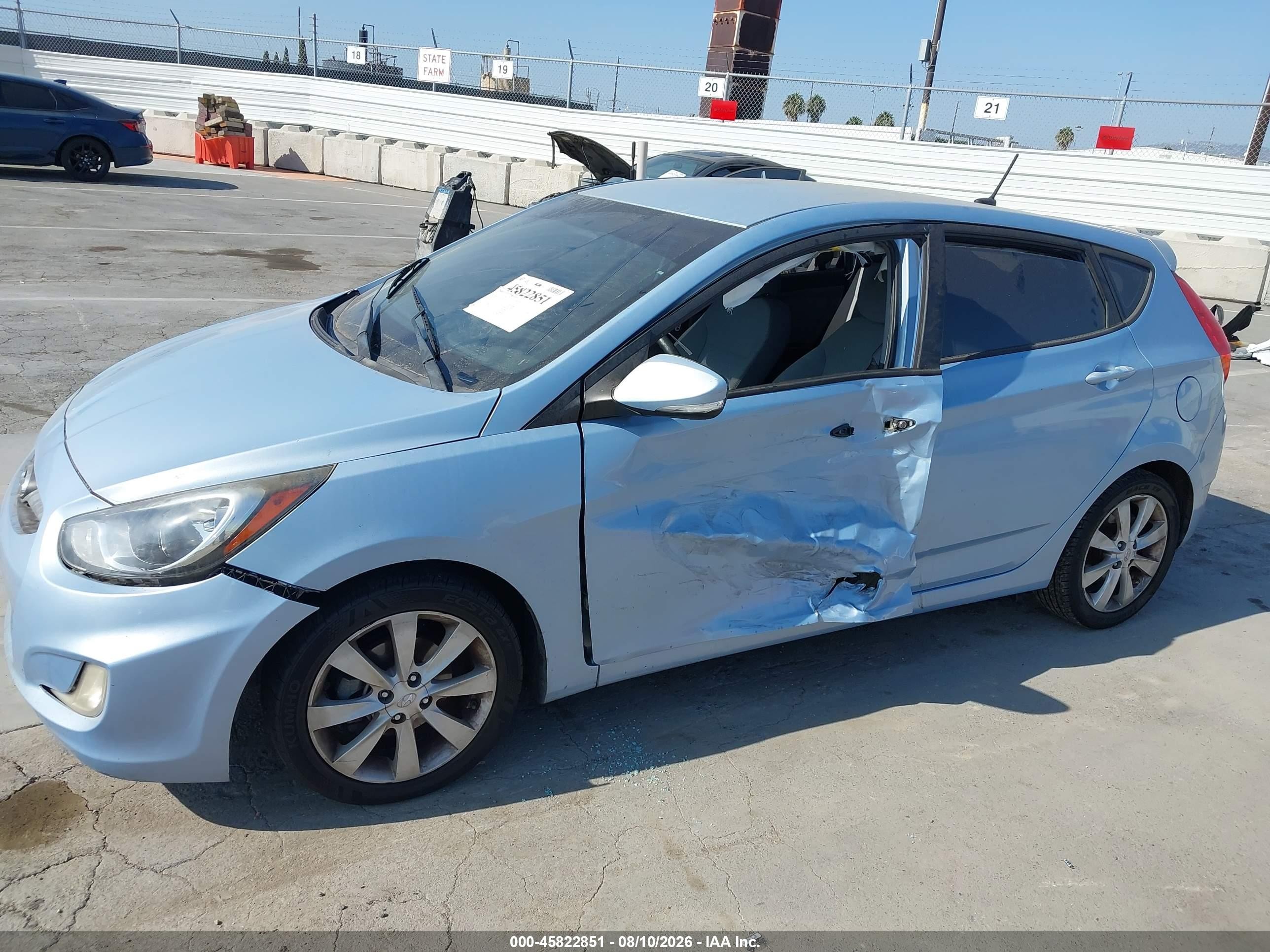 2013 Hyundai Accent Se Light Blue vin: KMHCU5AE9DU098495