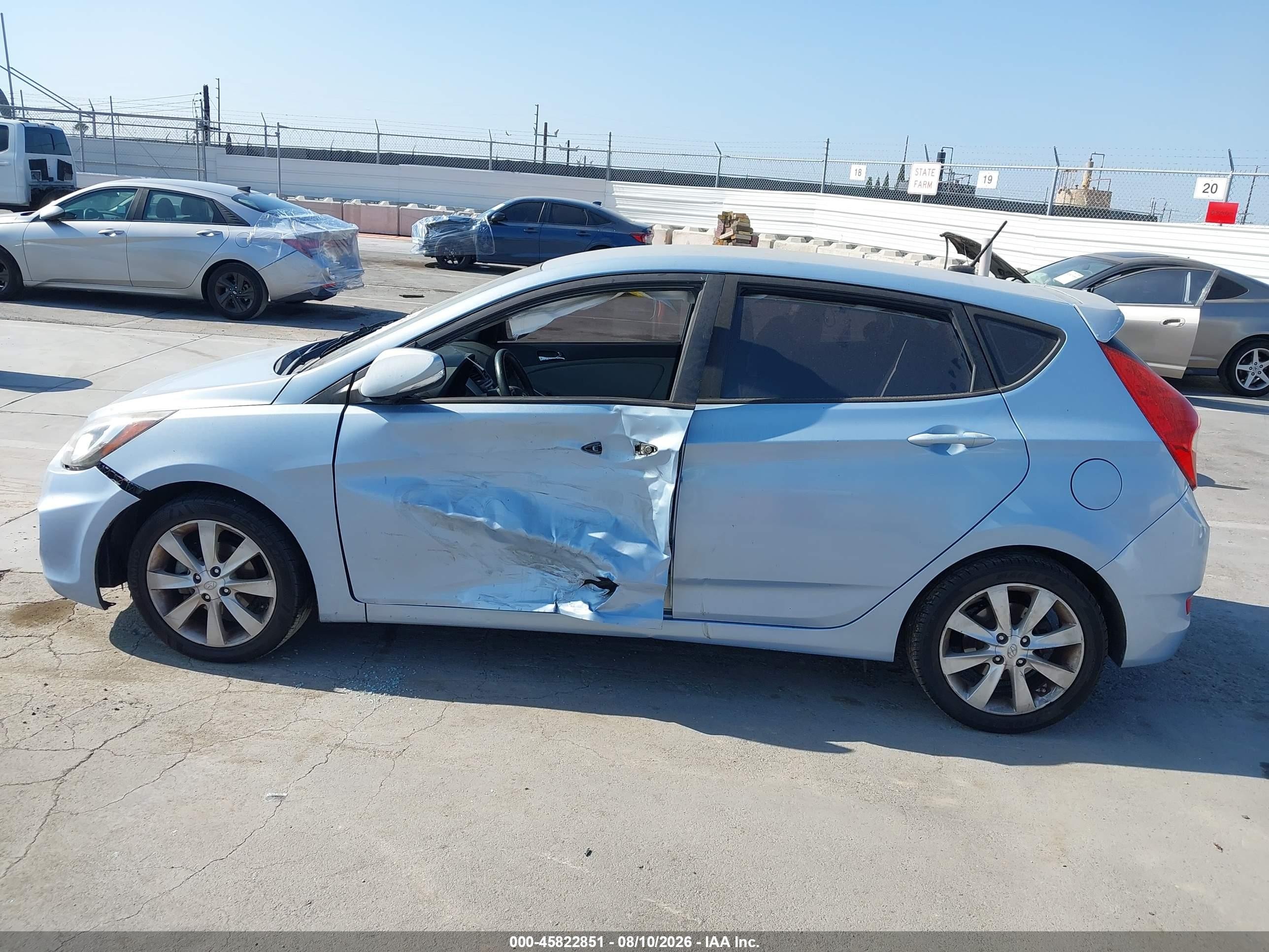 2013 Hyundai Accent Se Light Blue vin: KMHCU5AE9DU098495