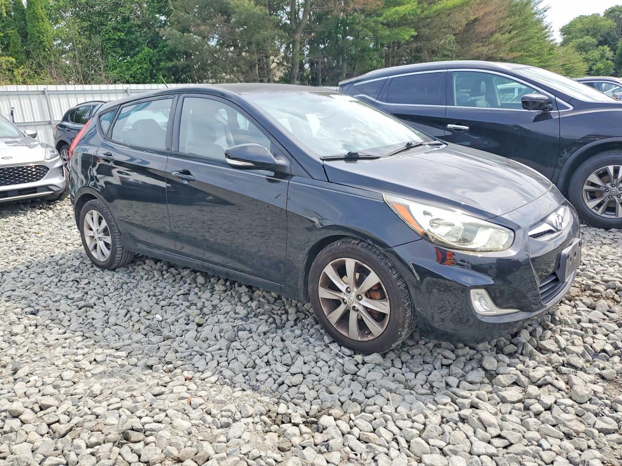 2013 Hyundai Accent Black vin: KMHCU5AE9DU119846