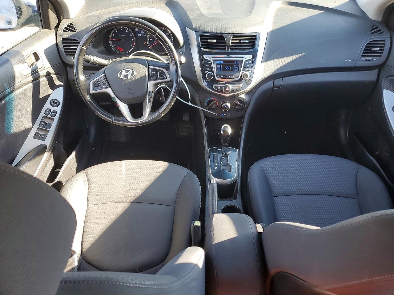 2015 Hyundai Accent Sport Серебряный vin: KMHCU5AE9FU233039
