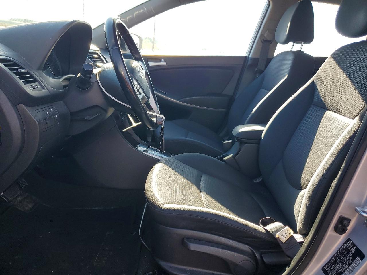 2015 Hyundai Accent Sport Серебряный vin: KMHCU5AE9FU233039