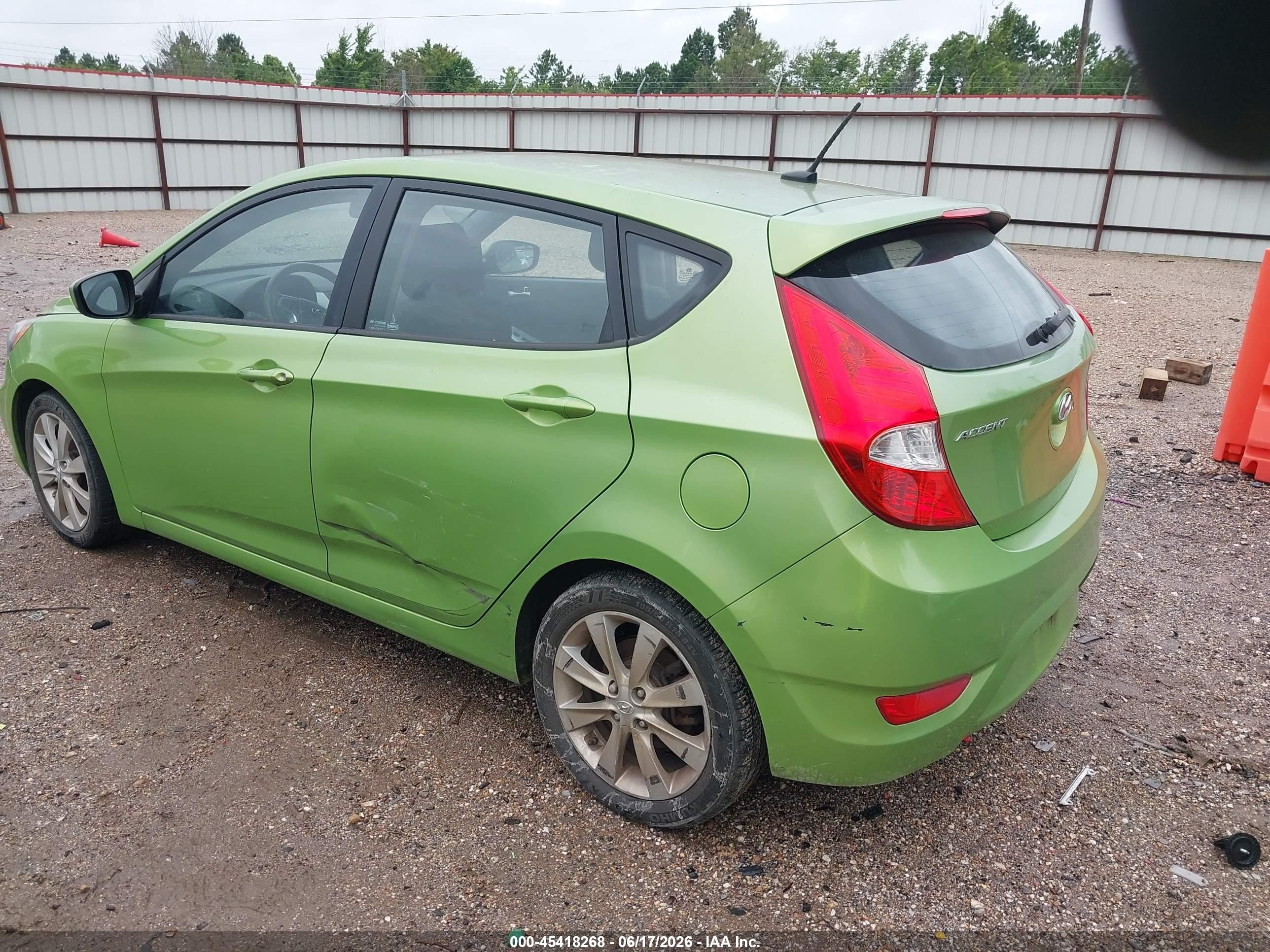 2012 Hyundai Accent Se Green vin: KMHCU5AEXCU018829