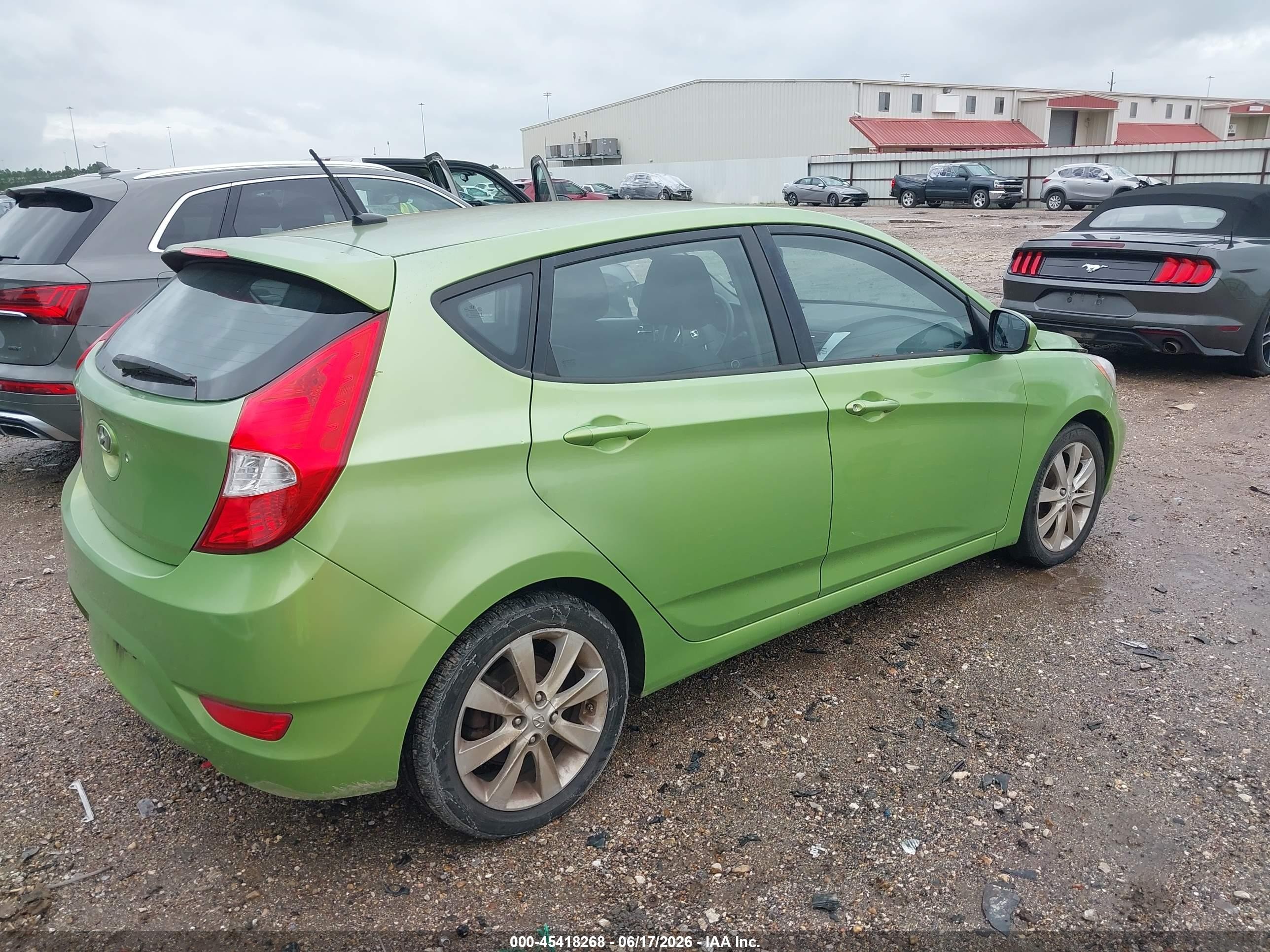 2012 Hyundai Accent Se Green vin: KMHCU5AEXCU018829