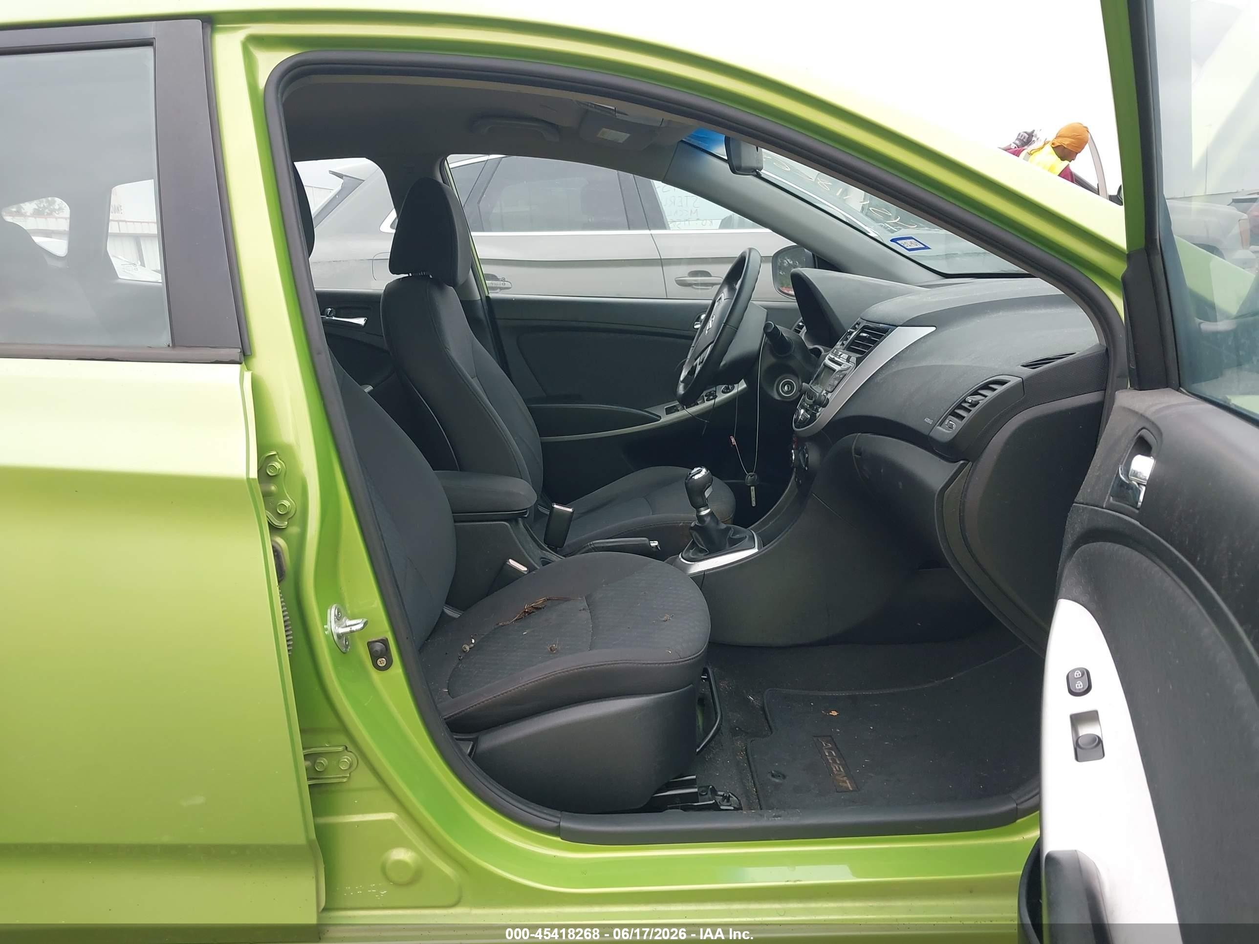 2012 Hyundai Accent Se Green vin: KMHCU5AEXCU018829