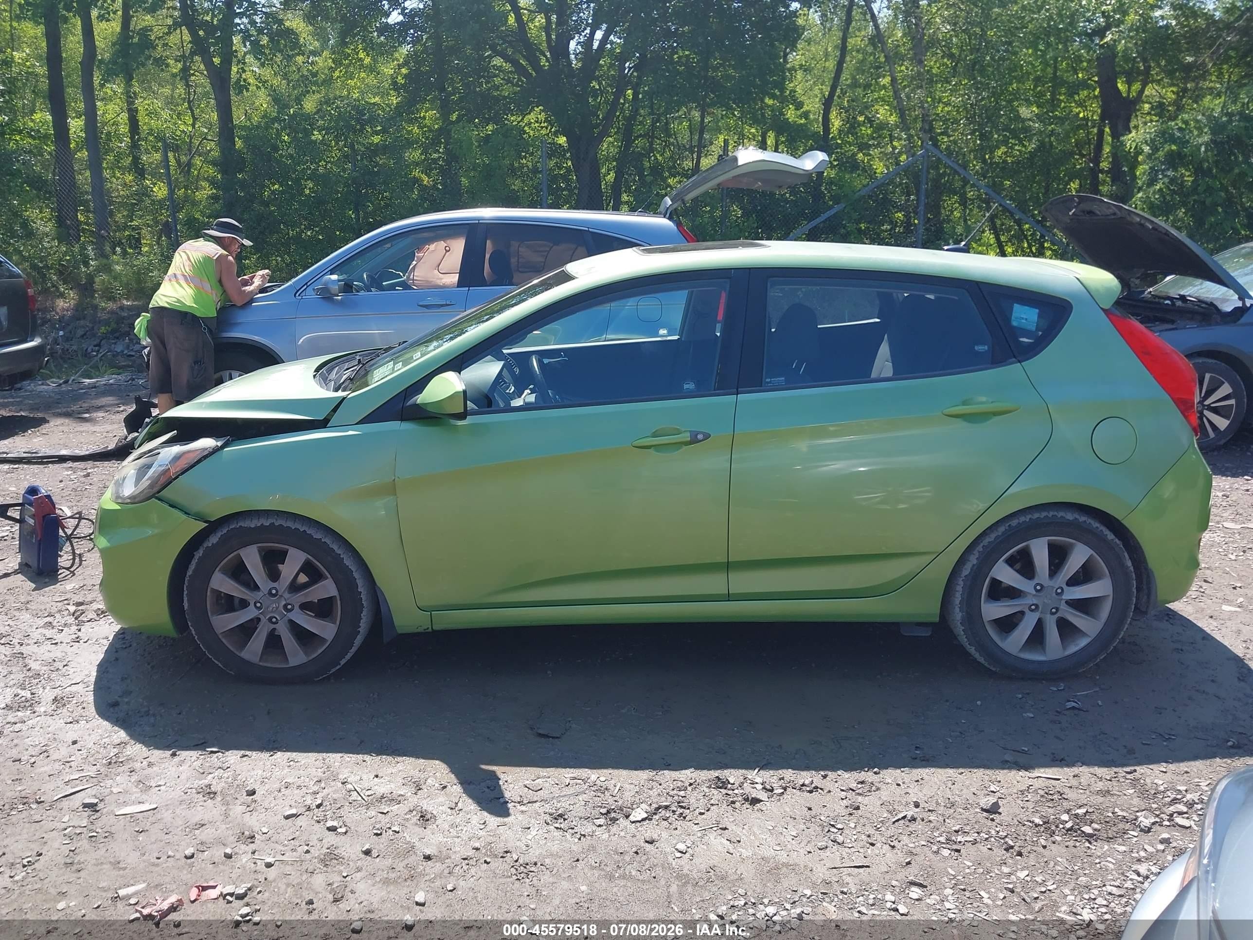 2012 Hyundai Accent Se Green vin: KMHCU5AEXCU035257