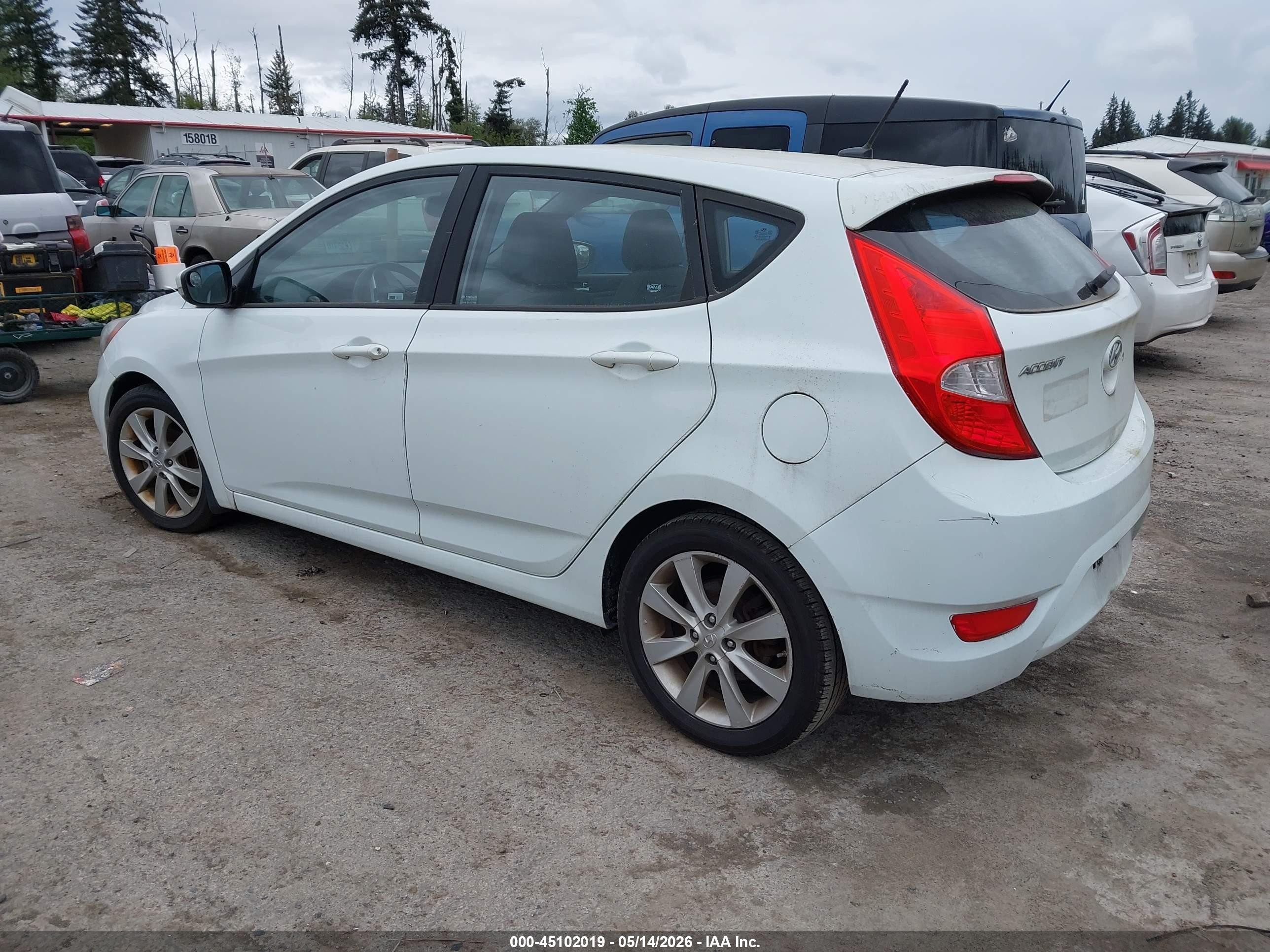2013 Hyundai Accent Se Белый vin: KMHCU5AEXDU073184