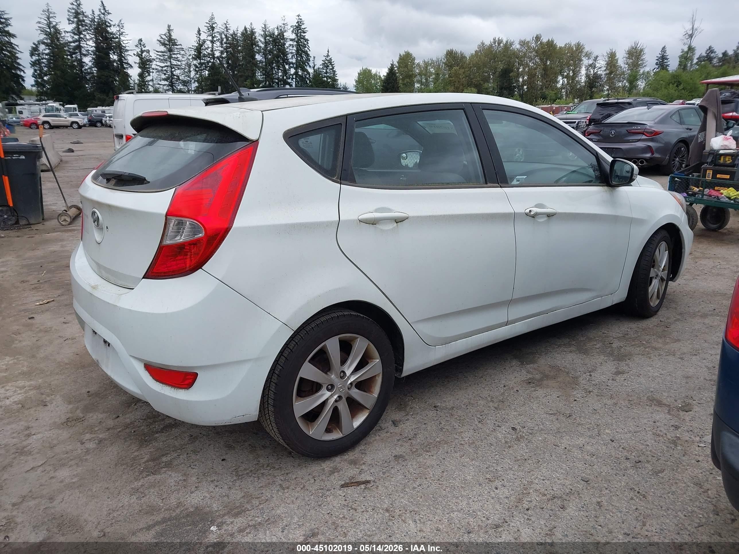 2013 Hyundai Accent Se Белый vin: KMHCU5AEXDU073184