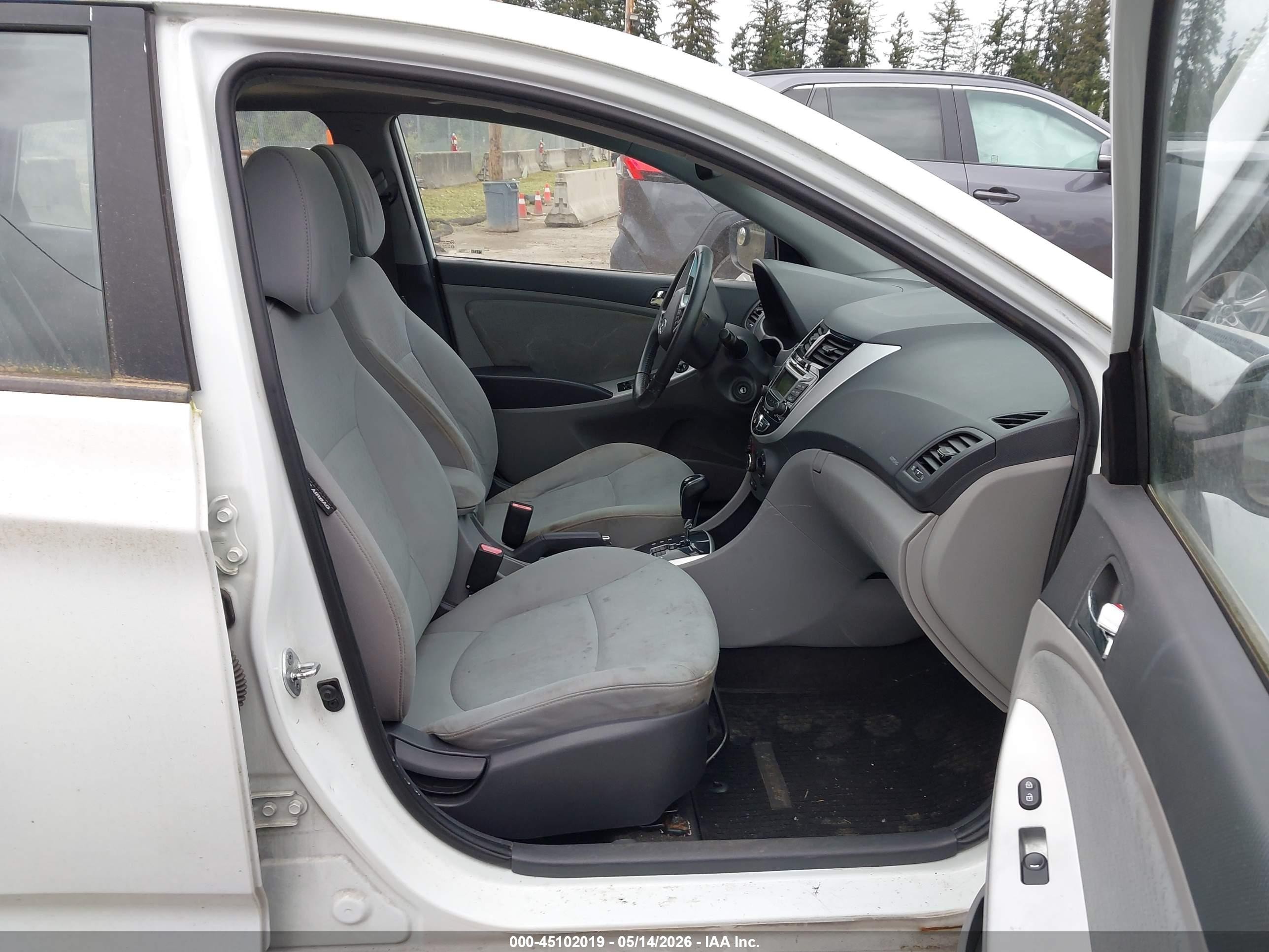 2013 Hyundai Accent Se Белый vin: KMHCU5AEXDU073184