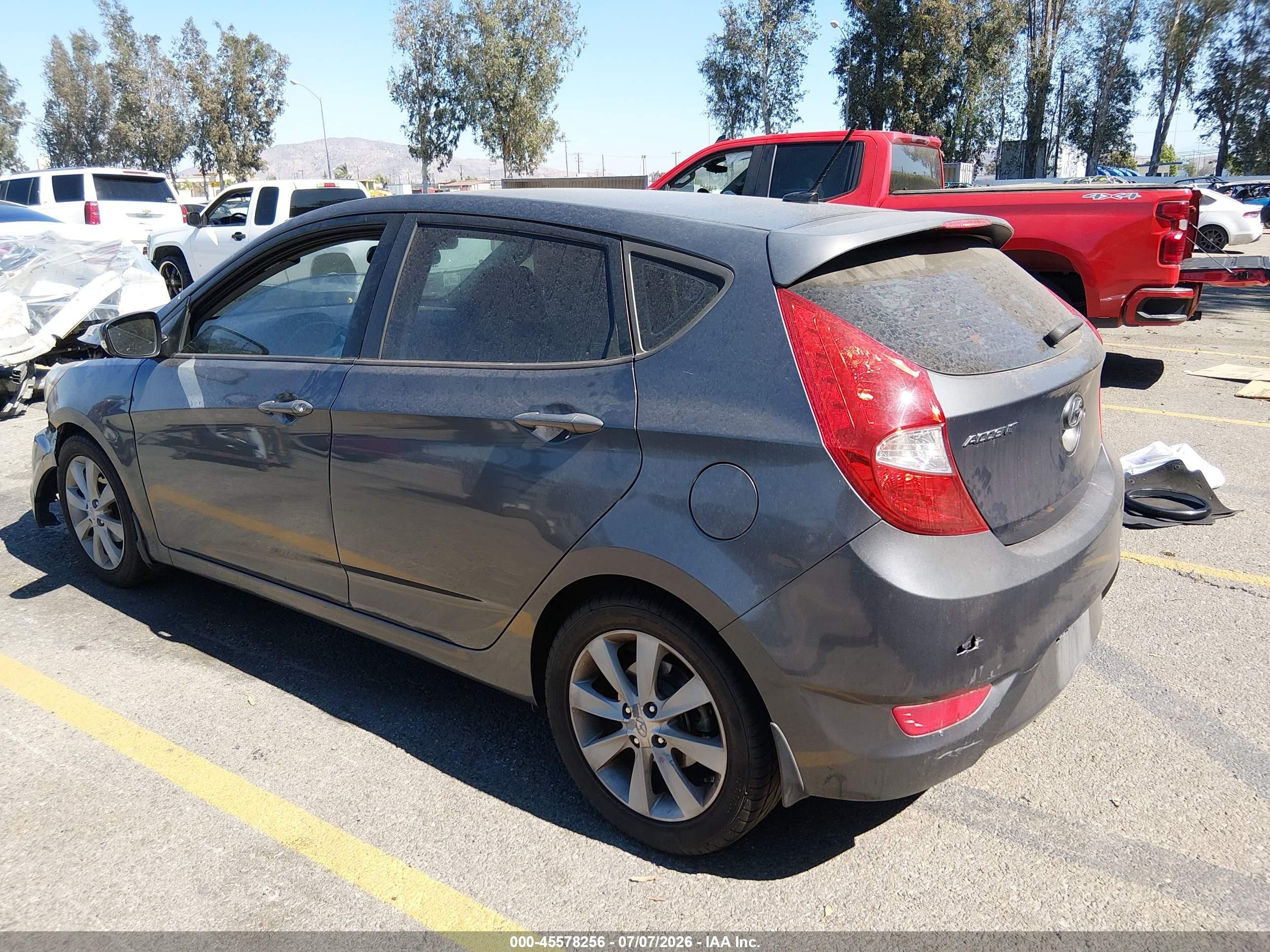 2013 Hyundai Accent Se Gray vin: KMHCU5AEXDU073685