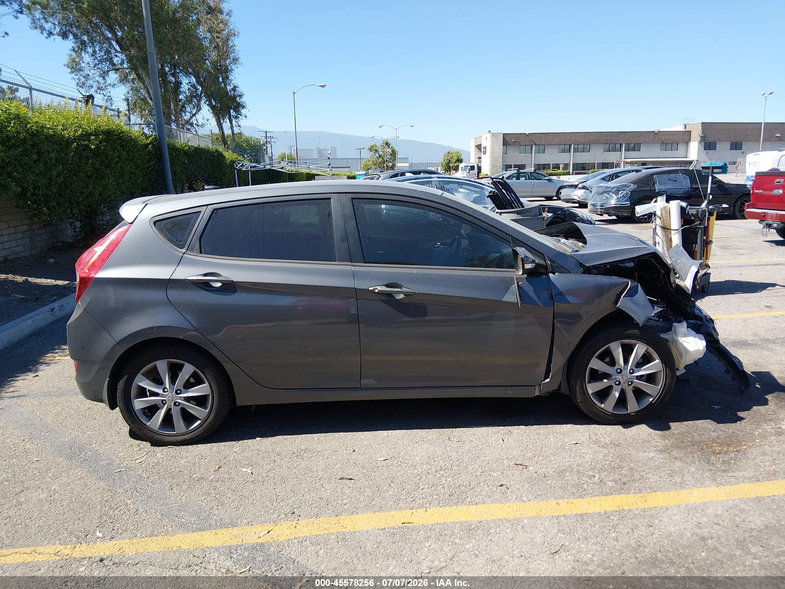 2013 Hyundai Accent Se Gray vin: KMHCU5AEXDU073685