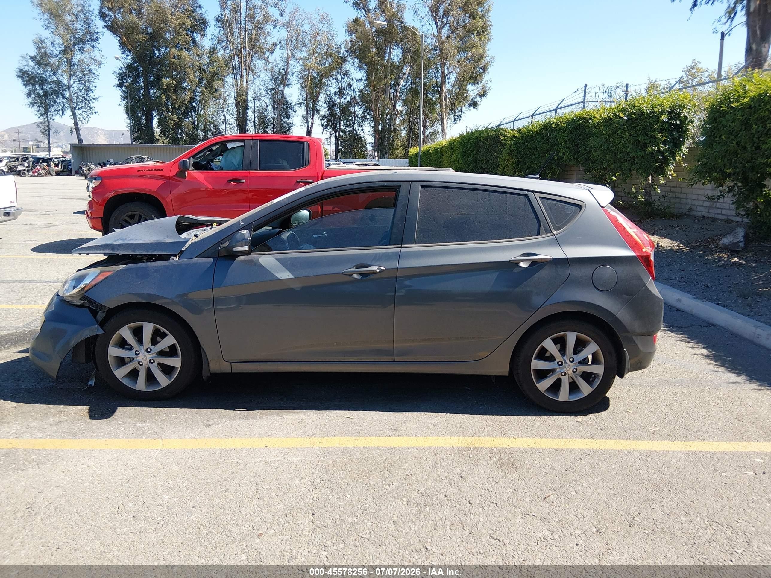 2013 Hyundai Accent Se Gray vin: KMHCU5AEXDU073685
