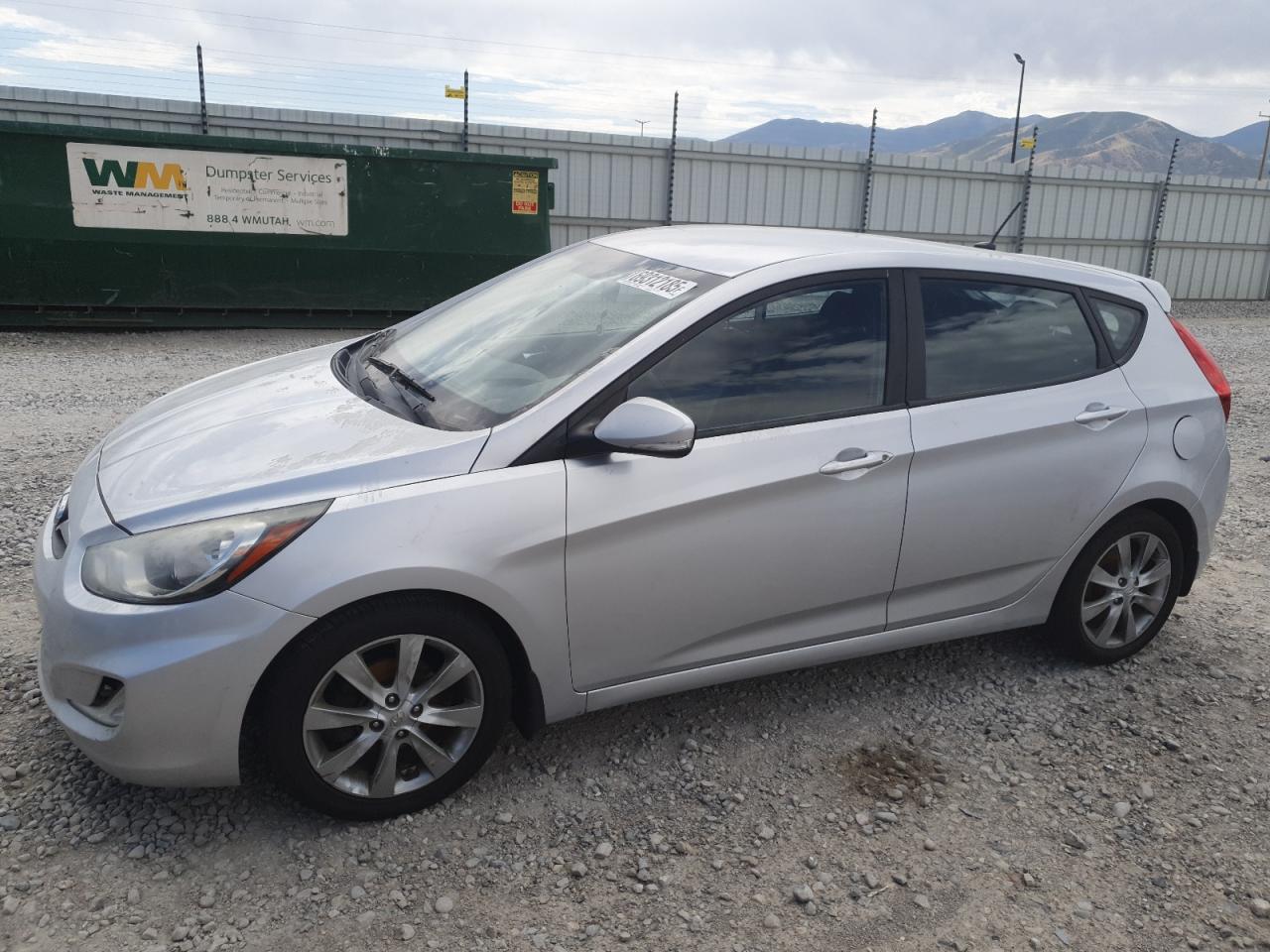 2013 Hyundai Accent Gls Серебряный vin: KMHCU5AEXDU076683