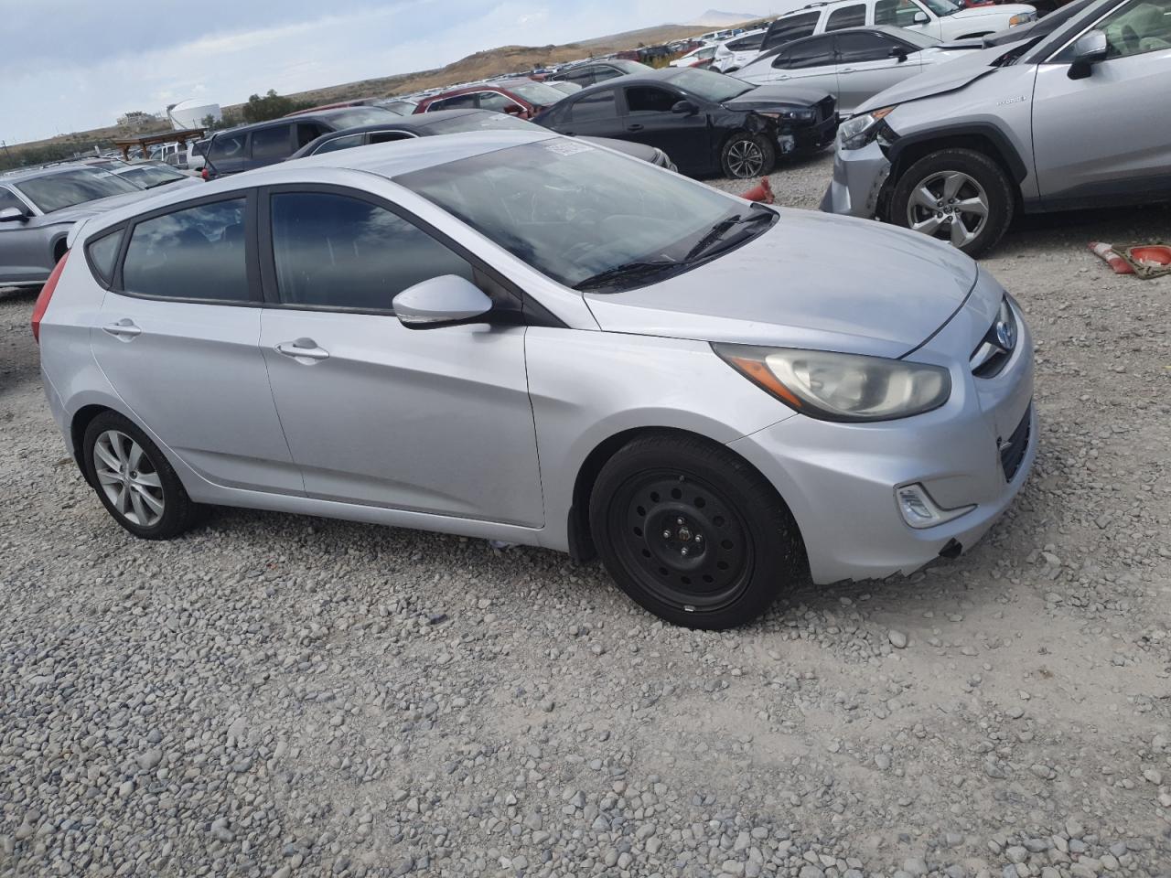 2013 Hyundai Accent Gls Silver vin: KMHCU5AEXDU076683