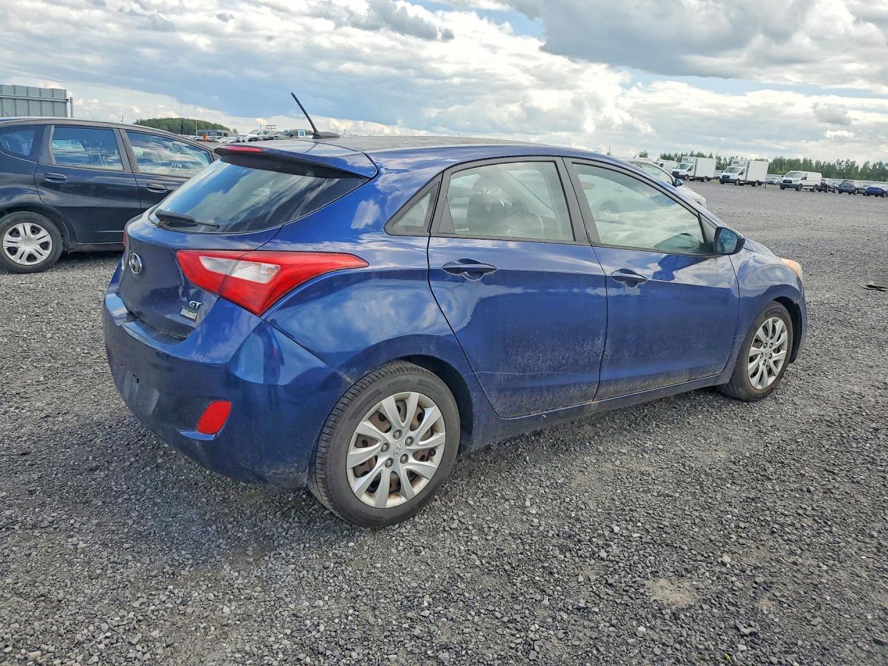 2013 Hyundai Elantra Gt Blue vin: KMHD25LE2DU028893