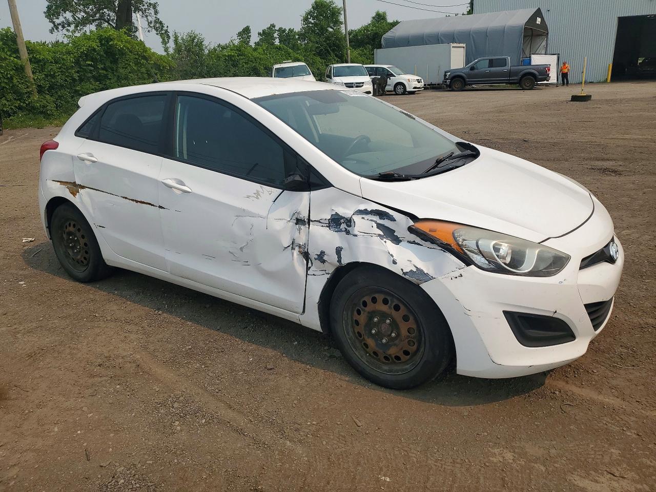 2013 Hyundai Elantra Gt White vin: KMHD25LE8DU042278