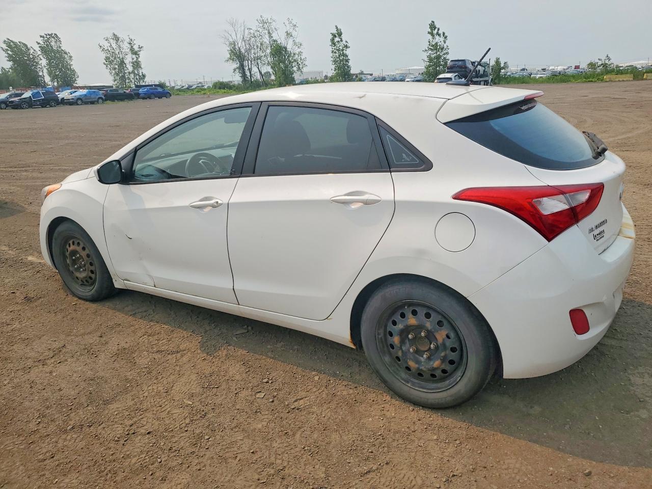 2013 Hyundai Elantra Gt White vin: KMHD25LE8DU042278