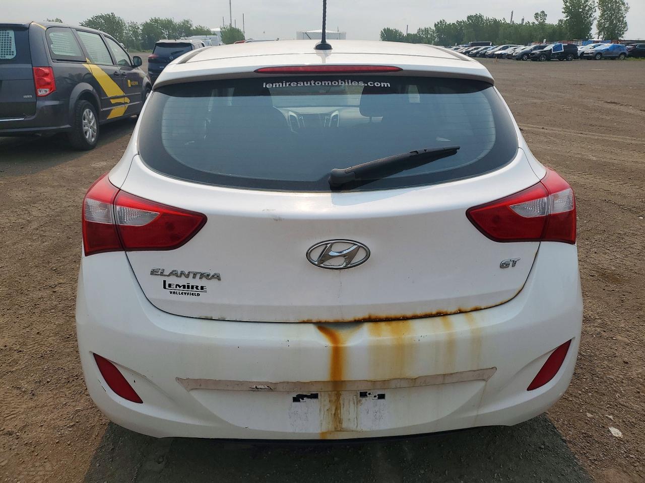 2013 Hyundai Elantra Gt White vin: KMHD25LE8DU042278