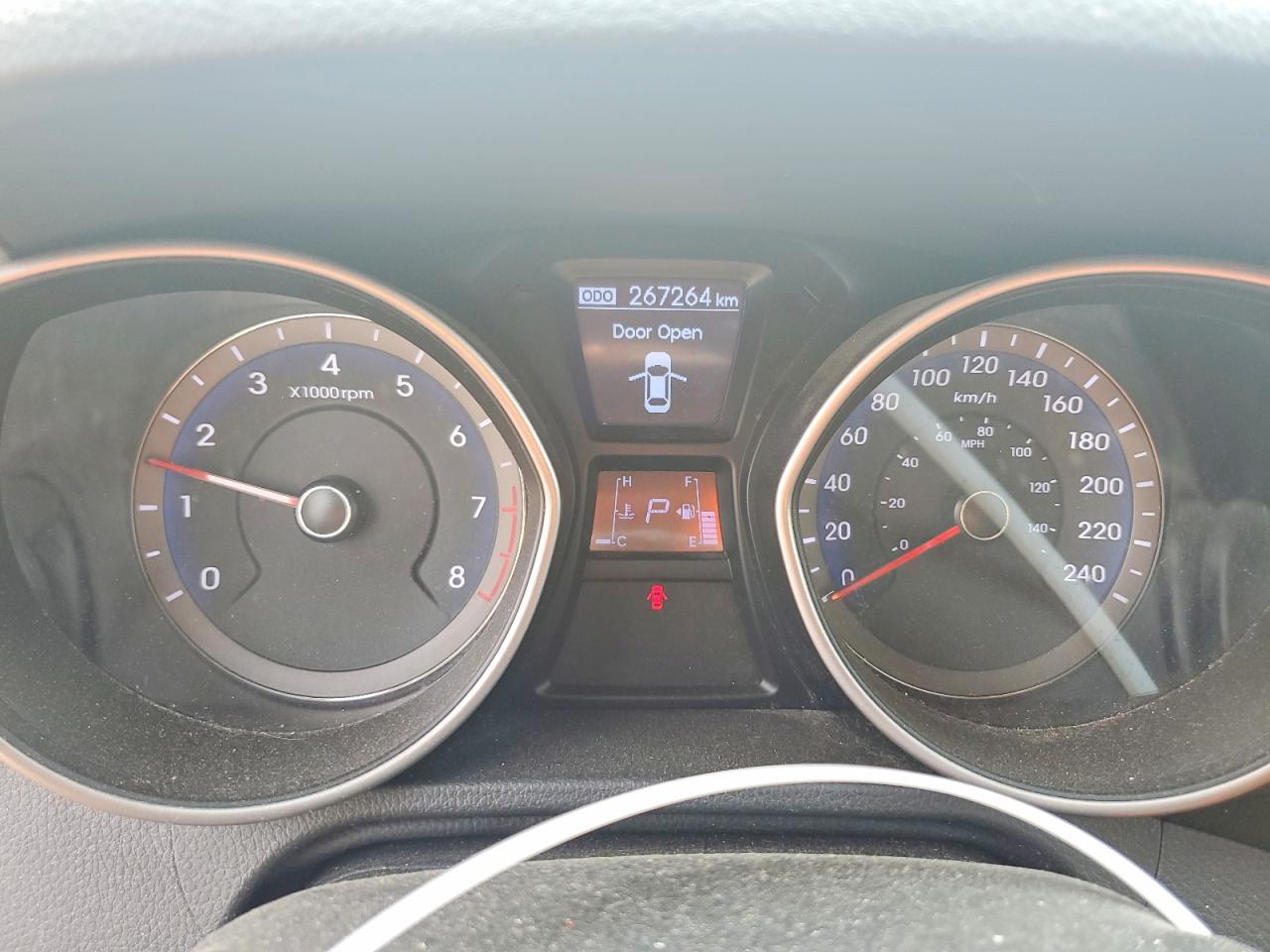 2013 Hyundai Elantra Gt White vin: KMHD25LE8DU042278