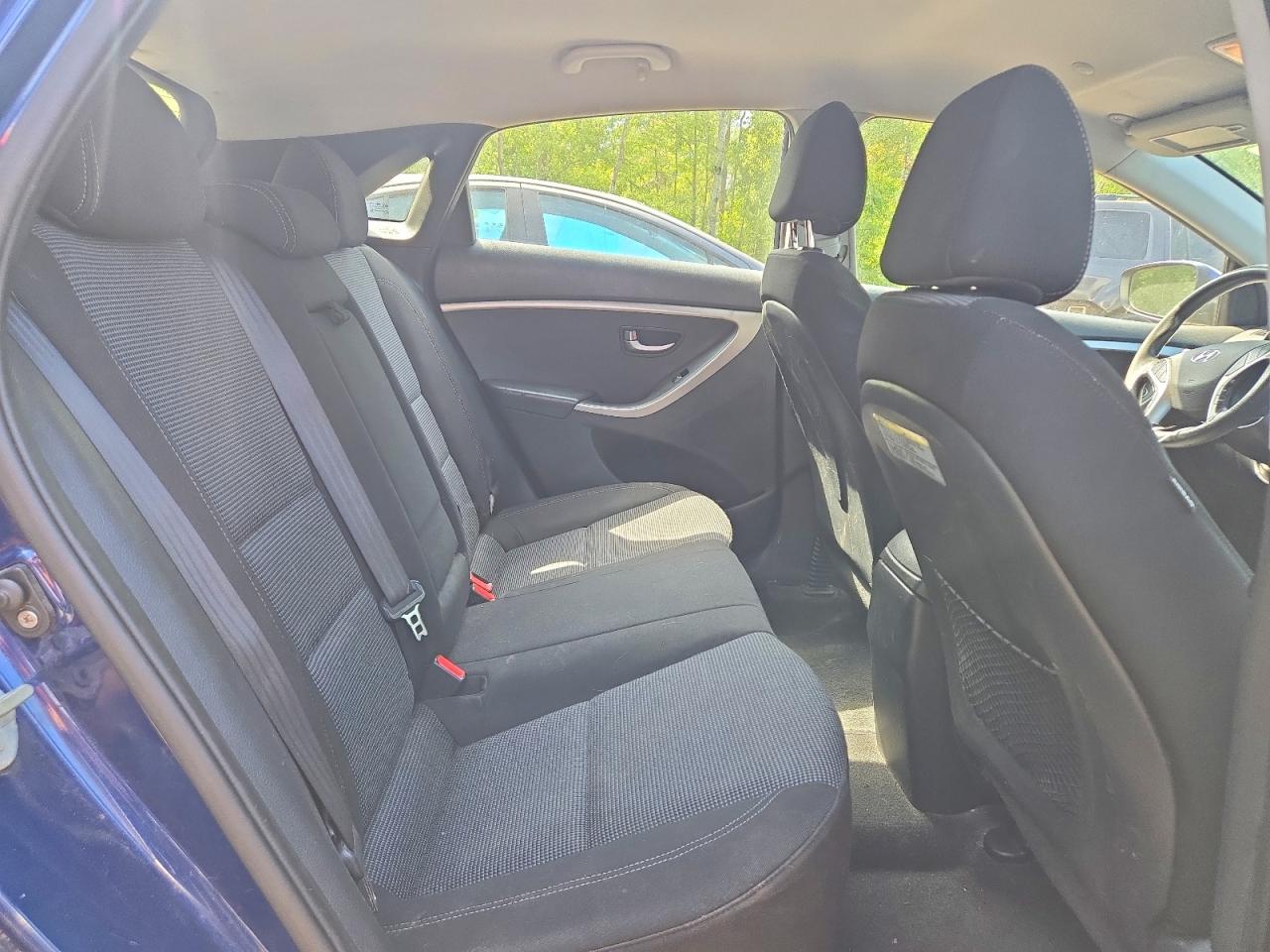 2013 Hyundai Elantra Gt Blue vin: KMHD25LE8DU102432