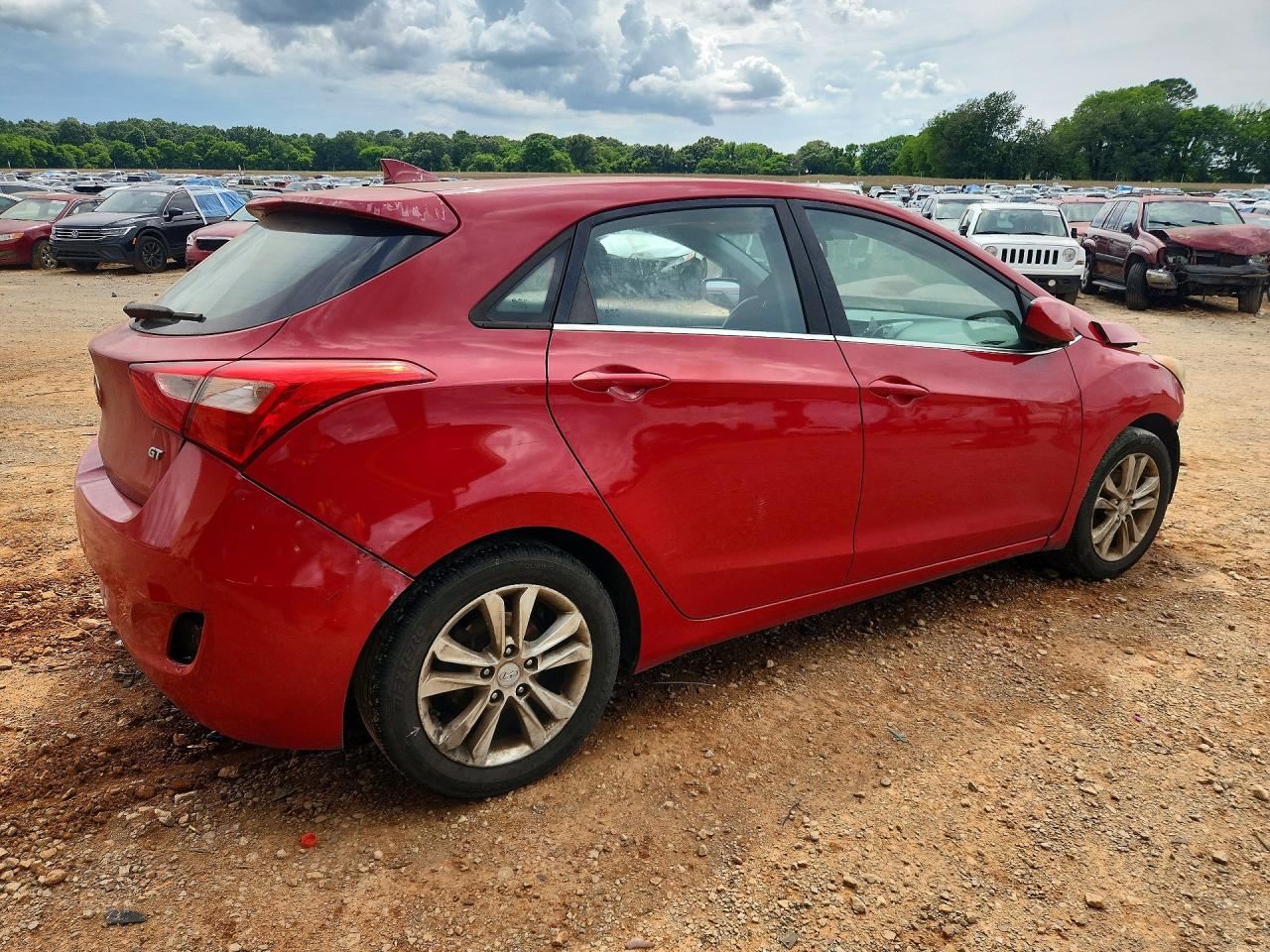 2013 Hyundai Elantra Gt Base Red vin: KMHD35LE0DU054423