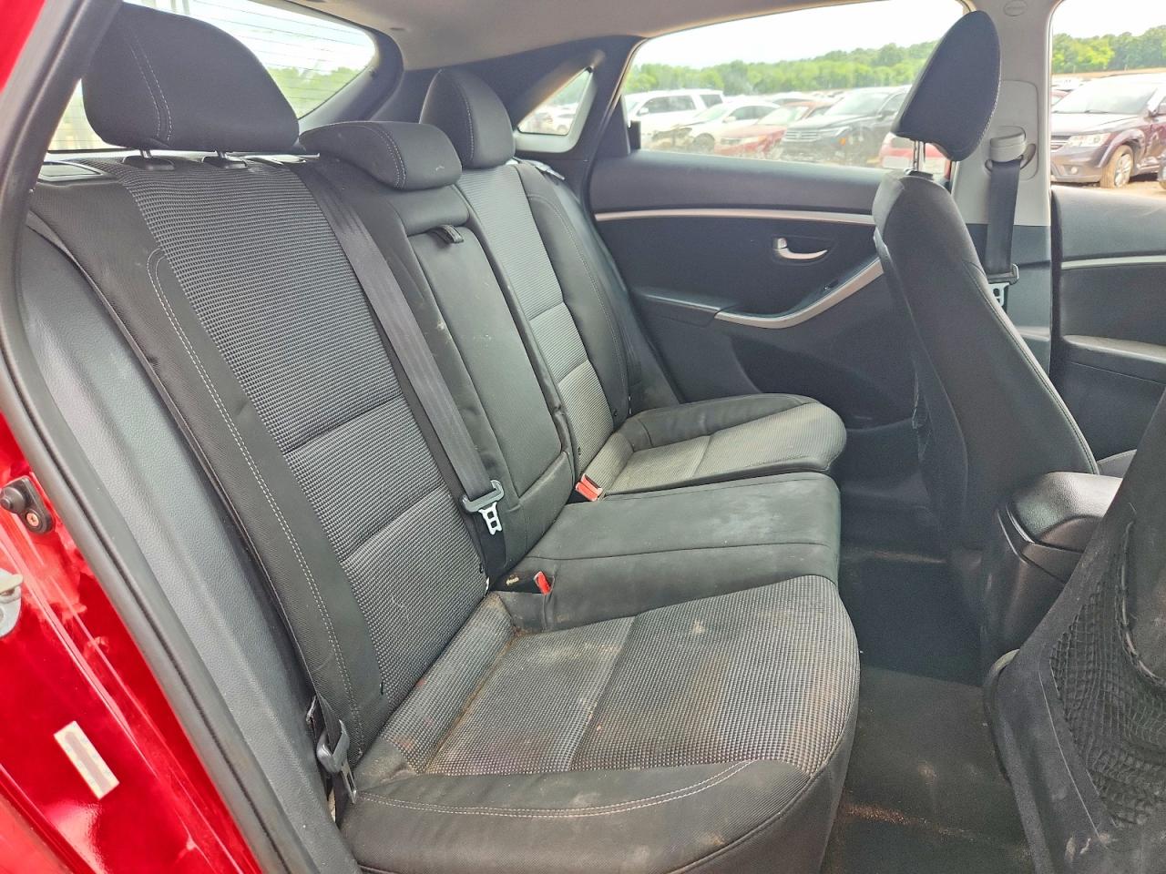 2013 Hyundai Elantra Gt Base Red vin: KMHD35LE0DU054423