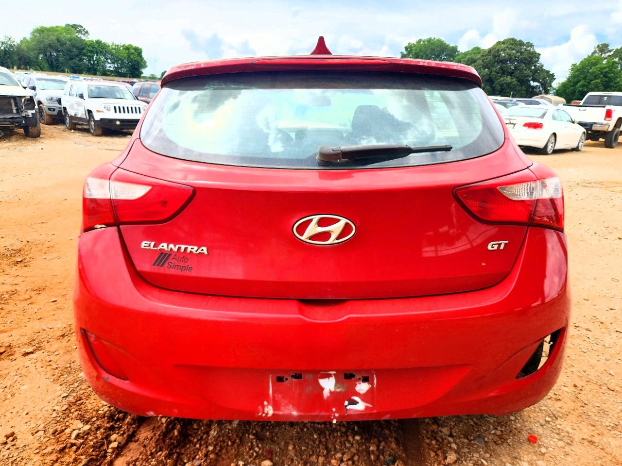 2013 Hyundai Elantra Gt Base Red vin: KMHD35LE0DU054423