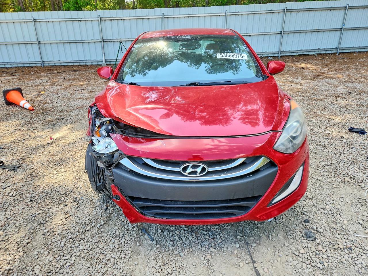 2013 Hyundai Elantra Gt Base Red vin: KMHD35LE0DU058214