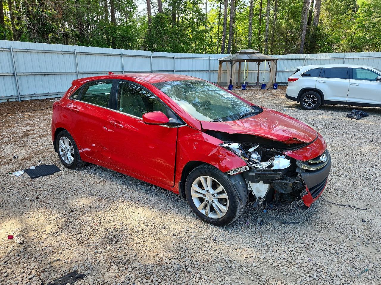 2013 Hyundai Elantra Gt Base Red vin: KMHD35LE0DU058214