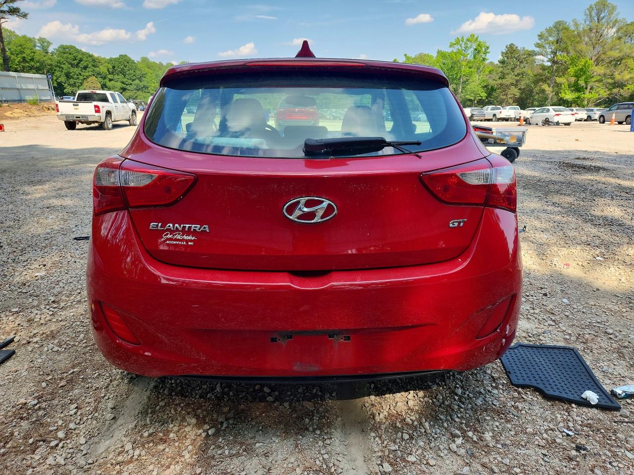 2013 Hyundai Elantra Gt Base Red vin: KMHD35LE0DU058214