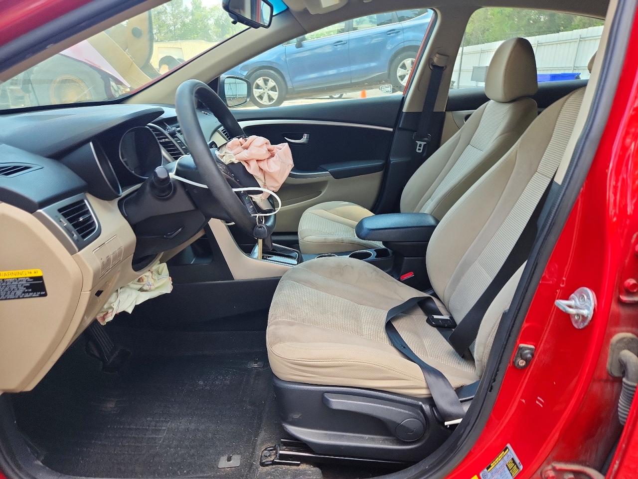 2013 Hyundai Elantra Gt Base Red vin: KMHD35LE0DU058214