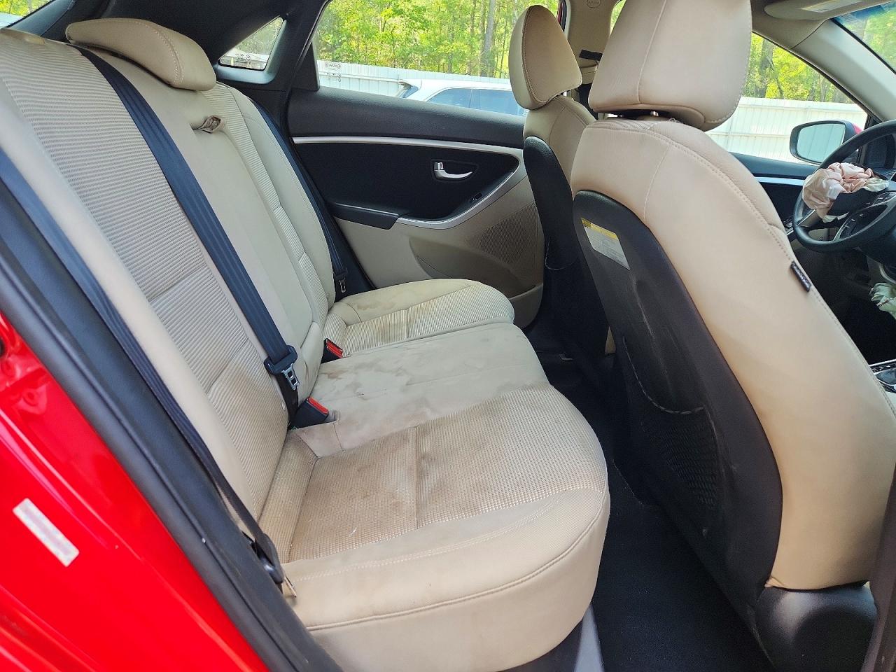 2013 Hyundai Elantra Gt Base Red vin: KMHD35LE0DU058214