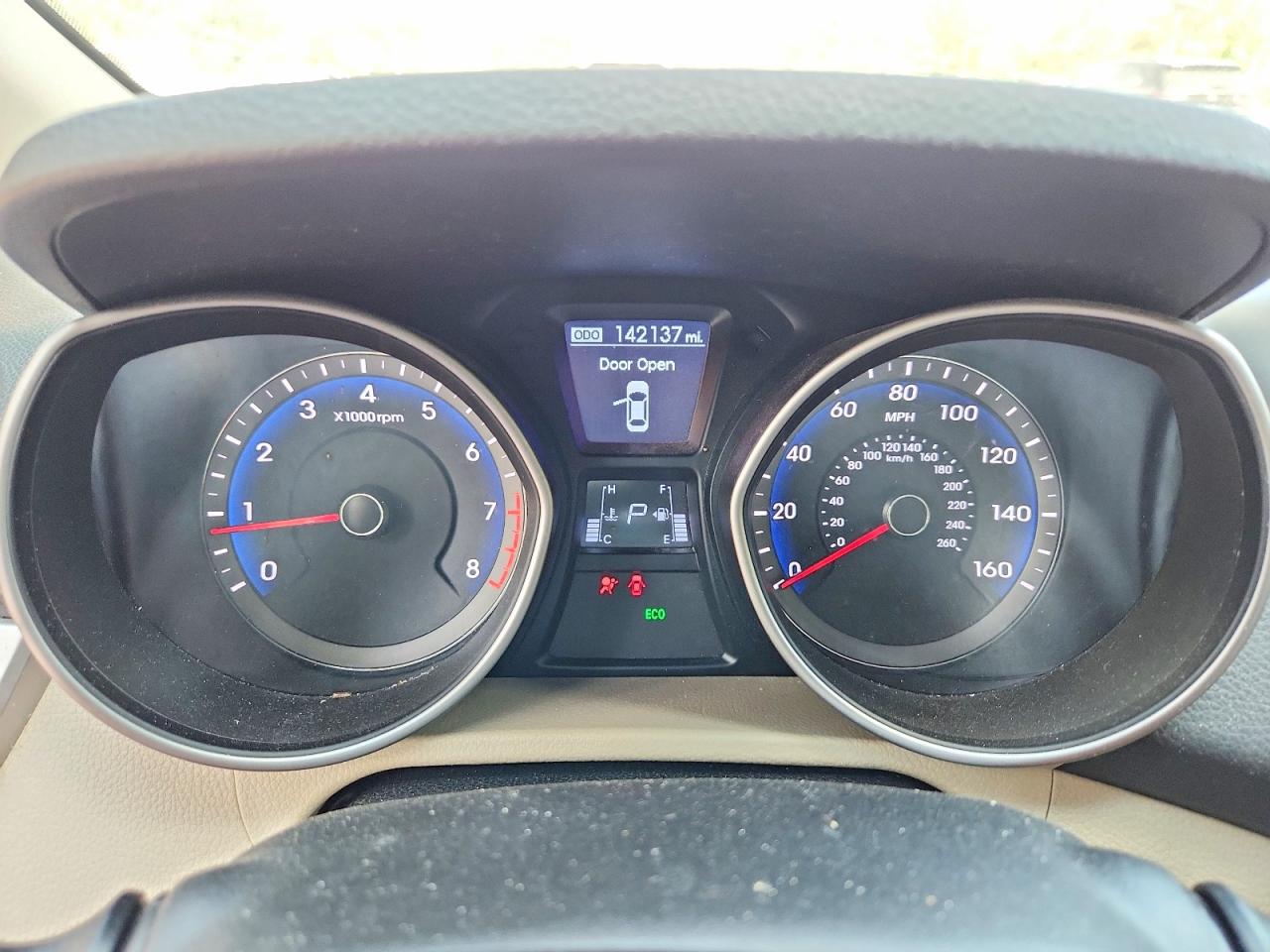 2013 Hyundai Elantra Gt Base Red vin: KMHD35LE0DU058214