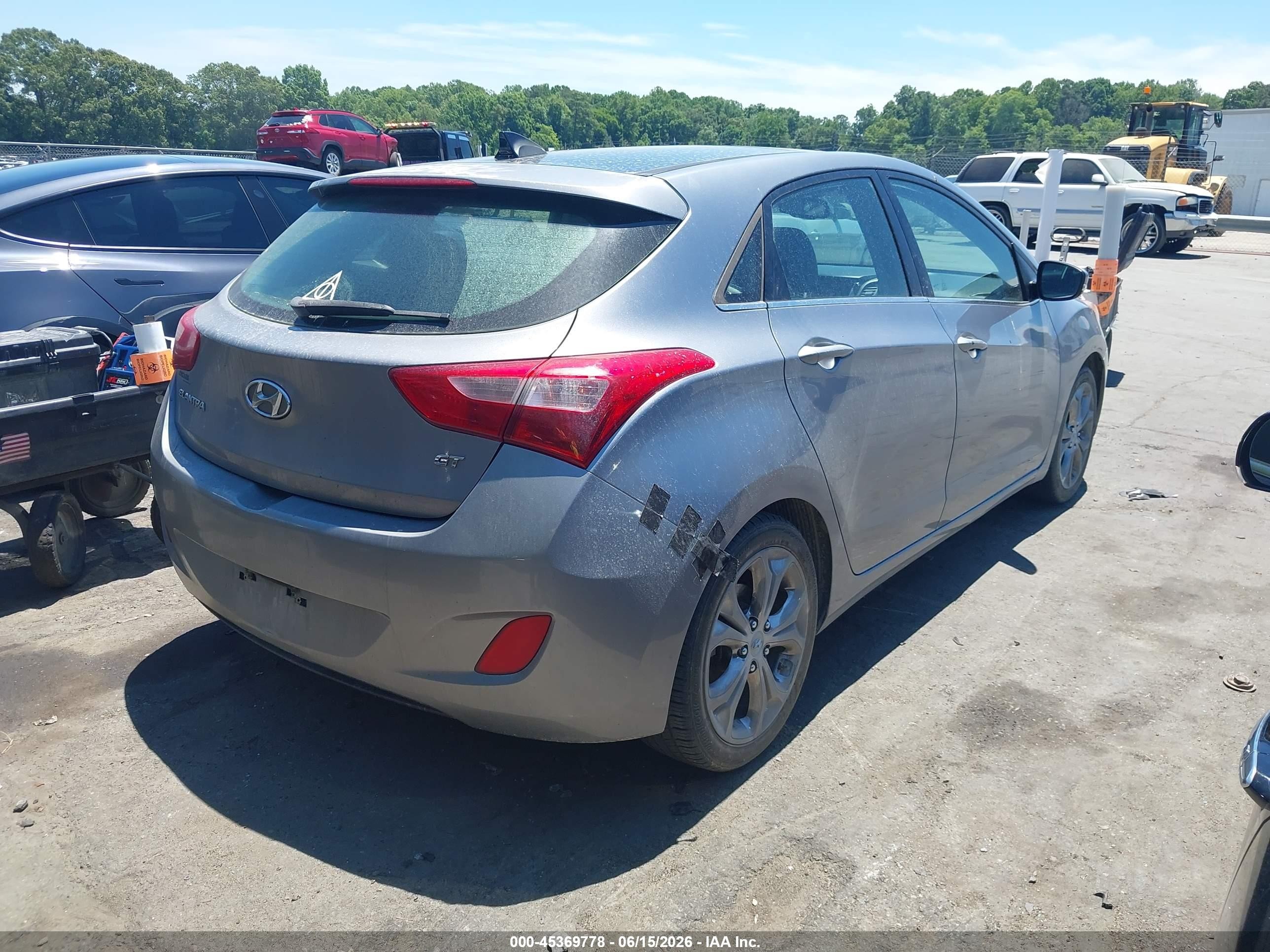 2013 Hyundai Elantra Gt   Silver vin: KMHD35LE0DU062733