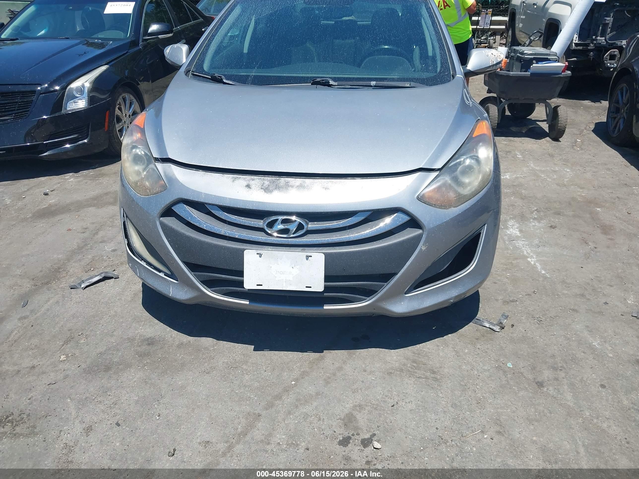 2013 Hyundai Elantra Gt   Silver vin: KMHD35LE0DU062733