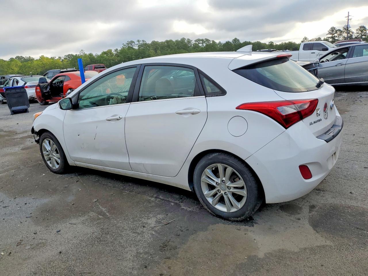 2013 Hyundai Elantra Gt Base White vin: KMHD35LE0DU079192