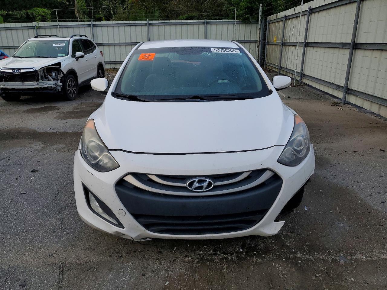 2013 Hyundai Elantra Gt Base White vin: KMHD35LE0DU079192