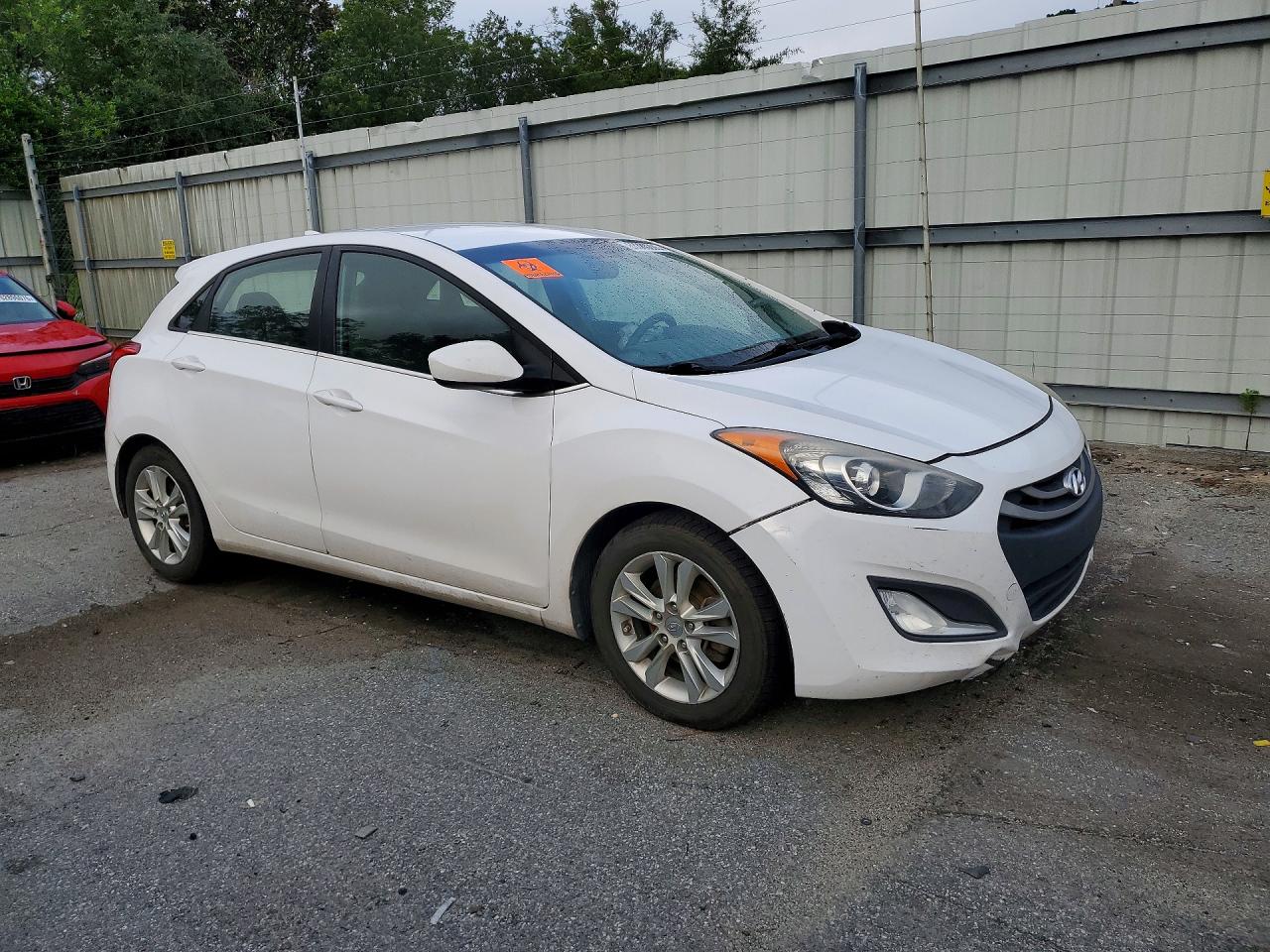2013 Hyundai Elantra Gt Base White vin: KMHD35LE0DU079192