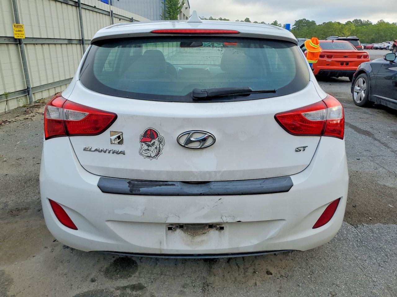 2013 Hyundai Elantra Gt Base White vin: KMHD35LE0DU079192