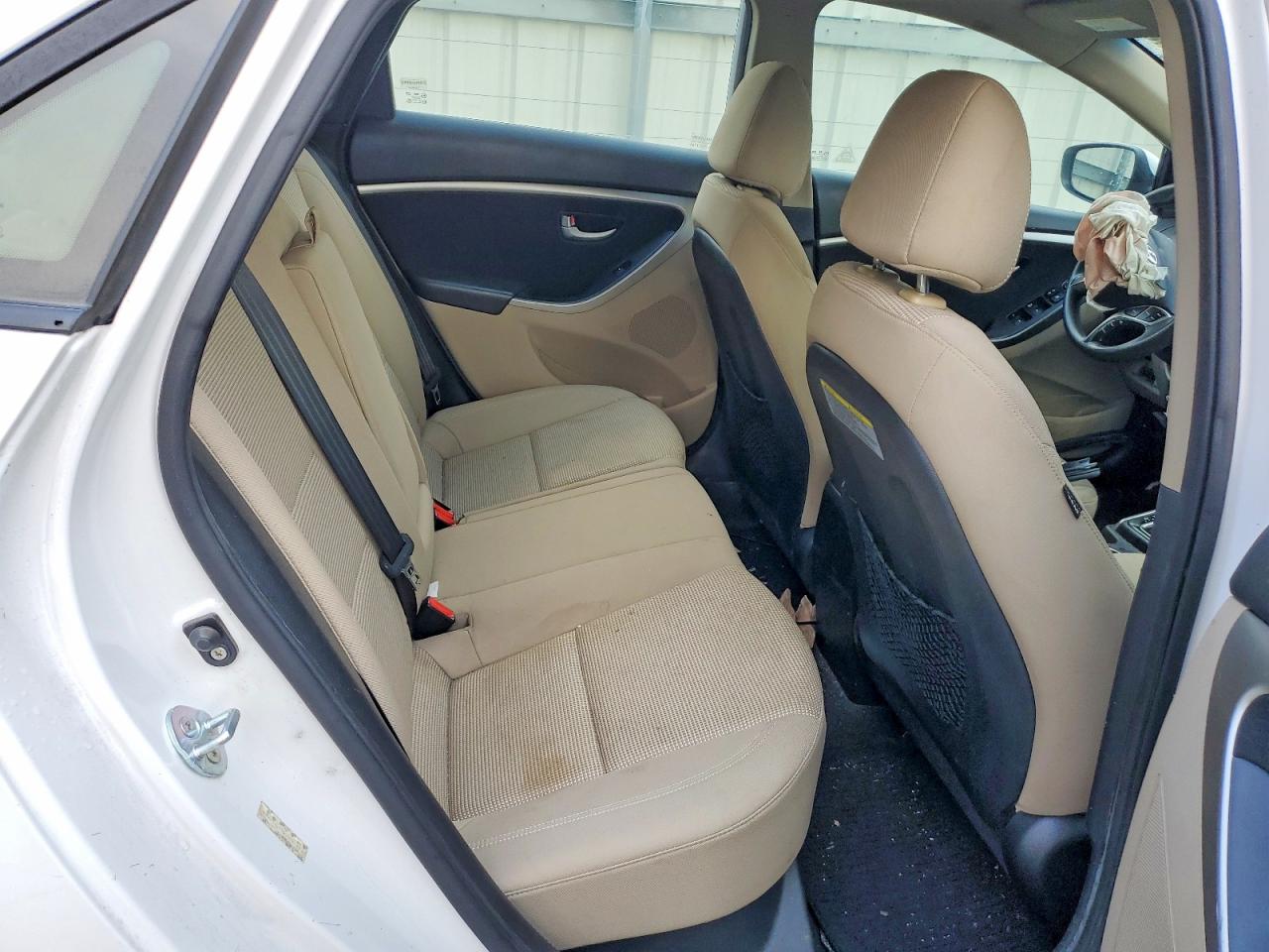 2013 Hyundai Elantra Gt Base White vin: KMHD35LE0DU079192