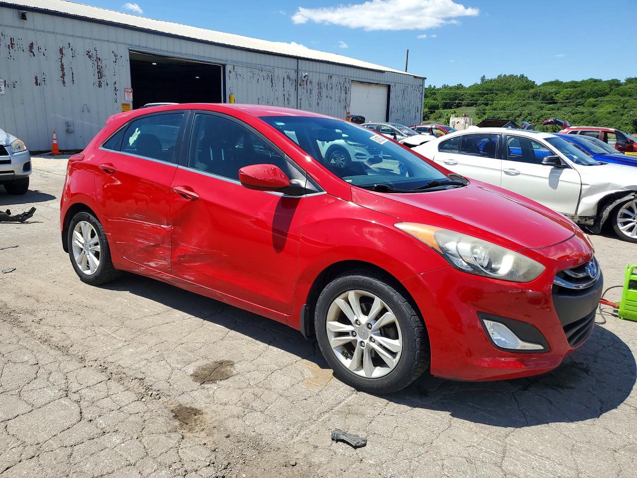 2013 Hyundai Elantra Gt Base Red vin: KMHD35LE0DU110828