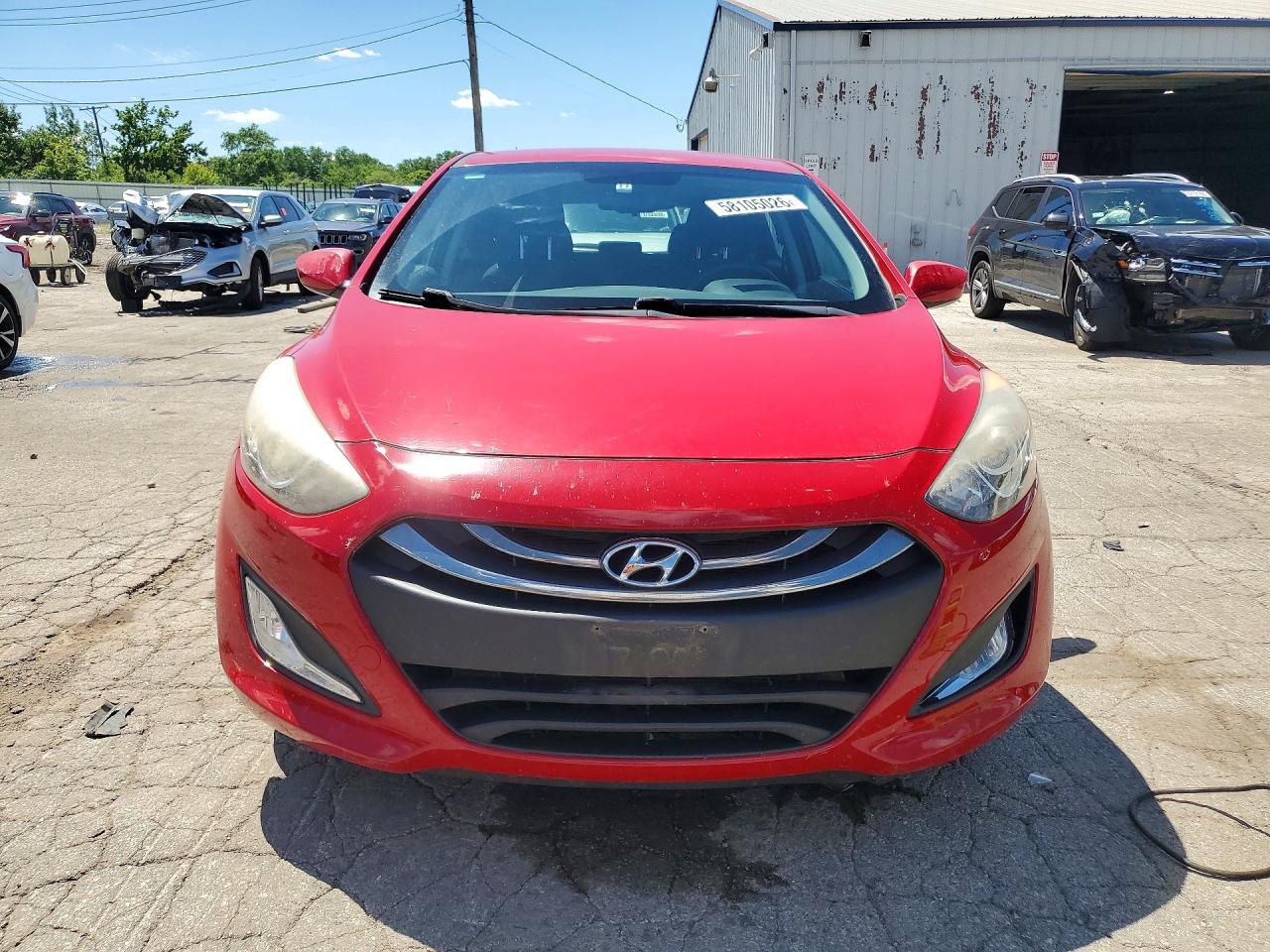 2013 Hyundai Elantra Gt Base Red vin: KMHD35LE0DU110828