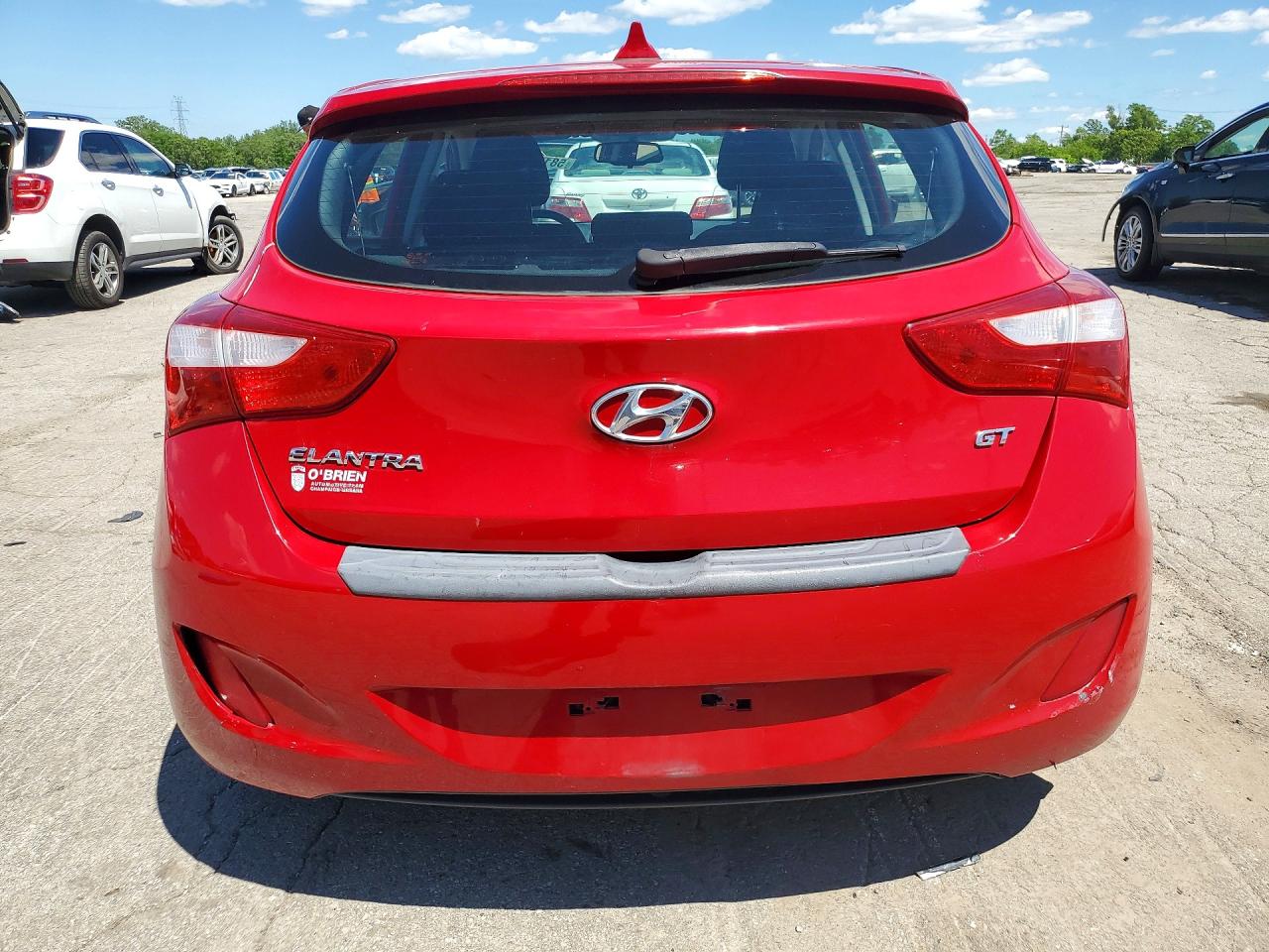 2013 Hyundai Elantra Gt Base Red vin: KMHD35LE0DU110828