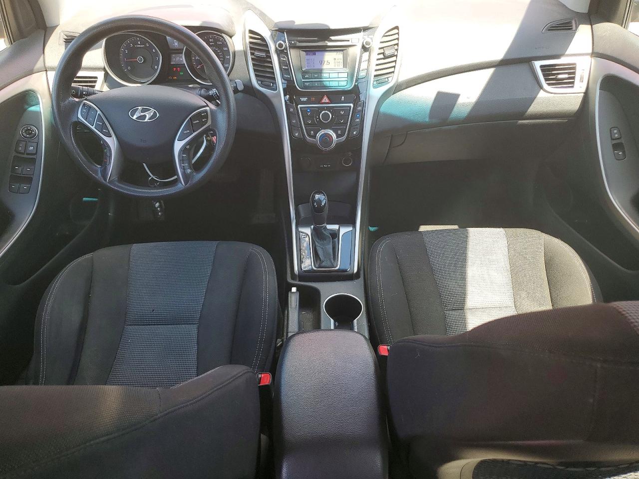 2013 Hyundai Elantra Gt Base Red vin: KMHD35LE0DU110828