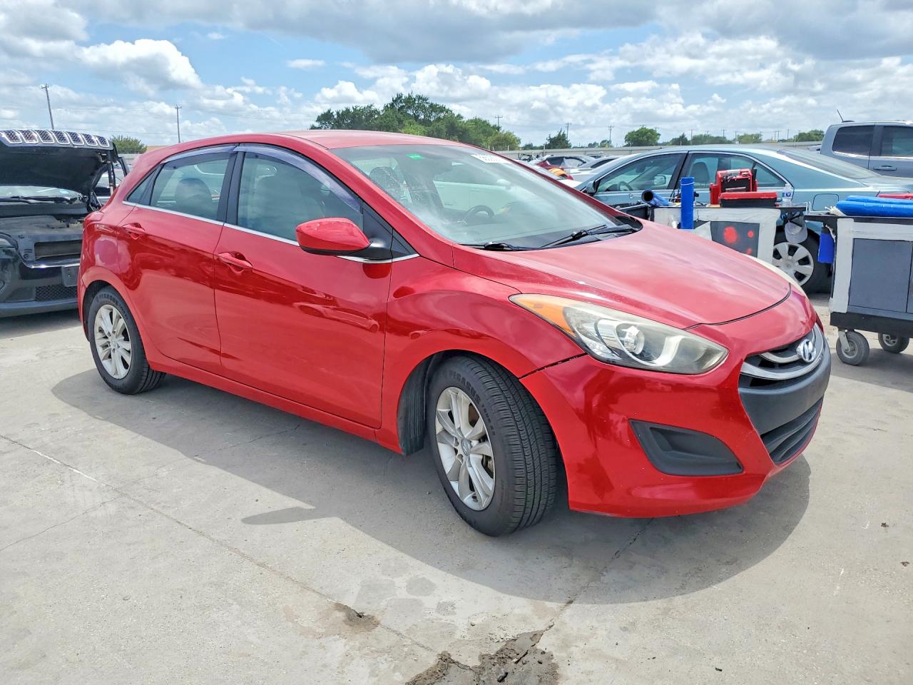 2013 Hyundai Elantra Gt Base Red vin: KMHD35LE0DU111476