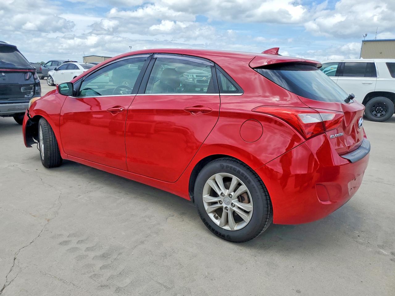 2013 Hyundai Elantra Gt Base Red vin: KMHD35LE0DU111476