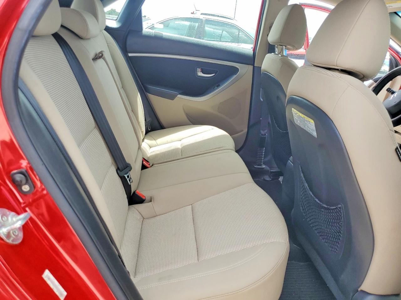 2013 Hyundai Elantra Gt Base Red vin: KMHD35LE0DU111476