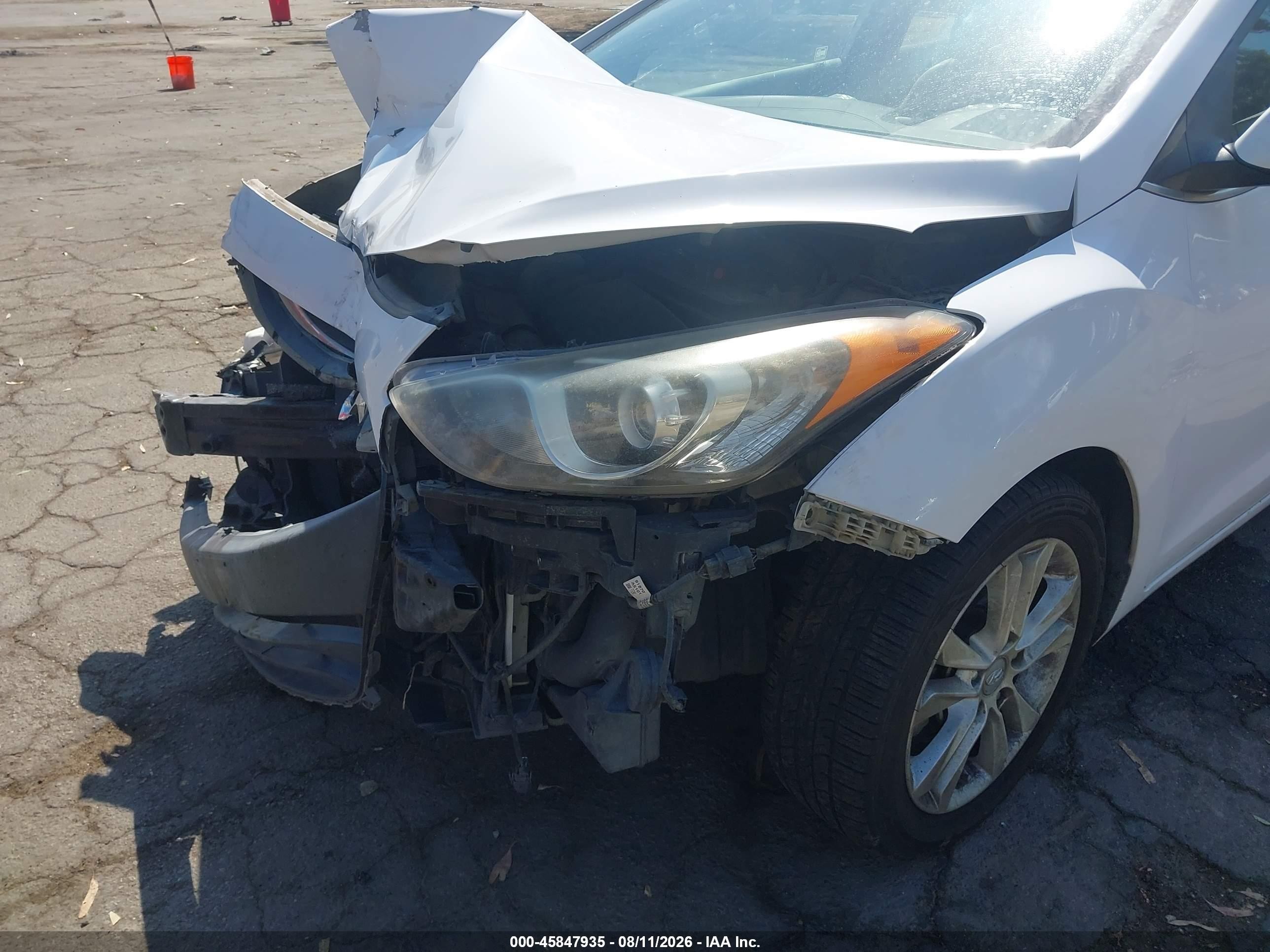 2013 Hyundai Elantra Gt   White vin: KMHD35LE0DU119920