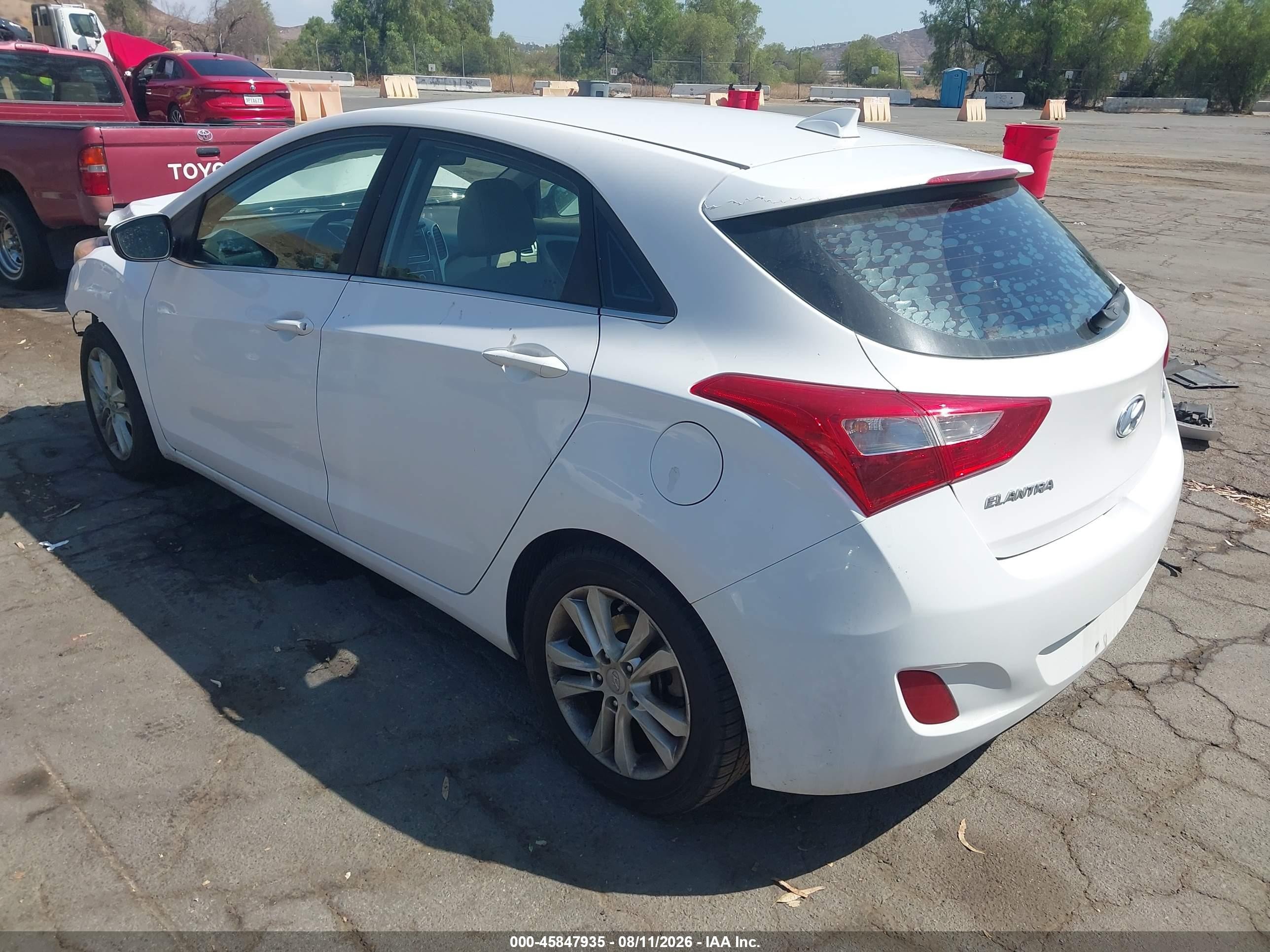 2013 Hyundai Elantra Gt   White vin: KMHD35LE0DU119920