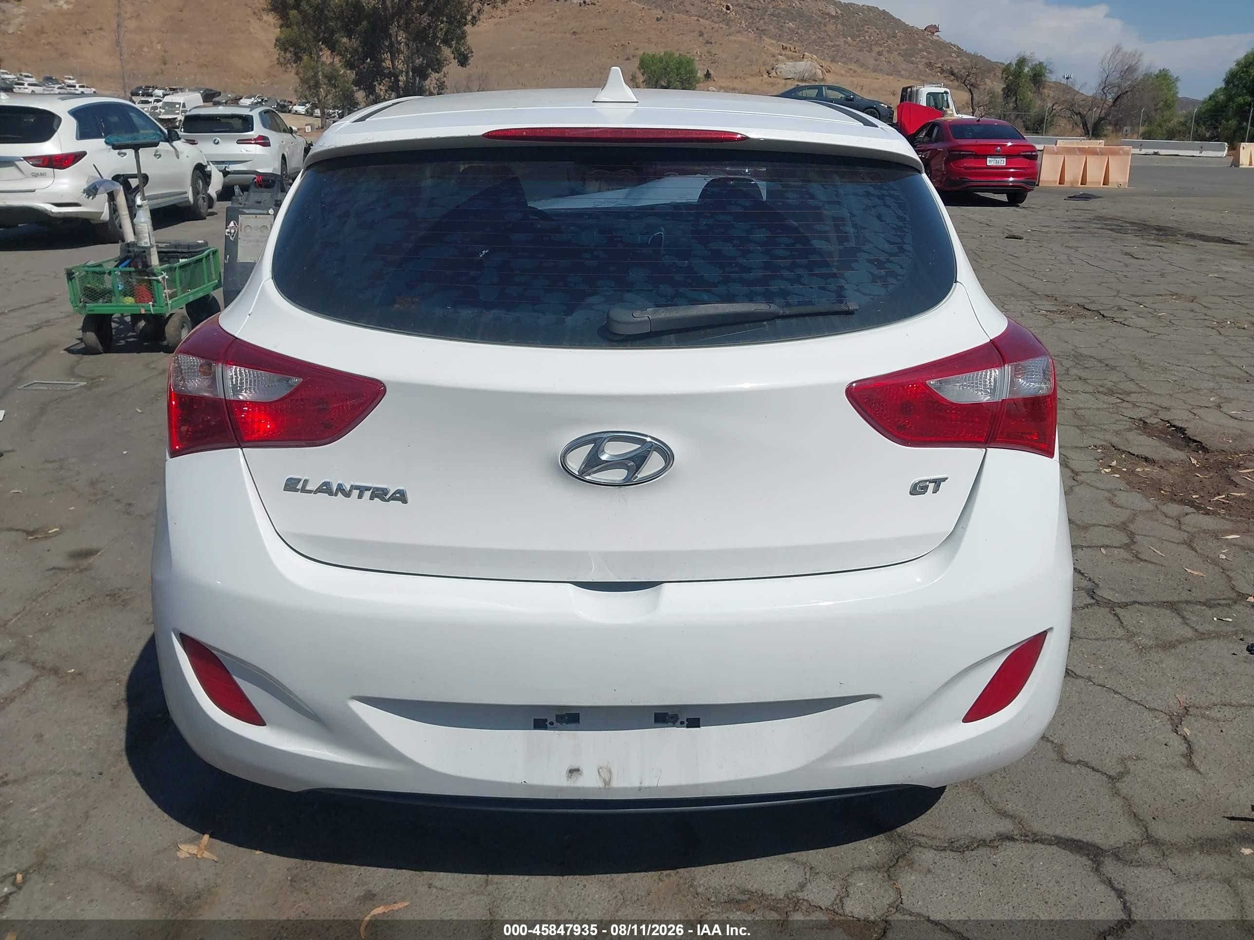 2013 Hyundai Elantra Gt   White vin: KMHD35LE0DU119920
